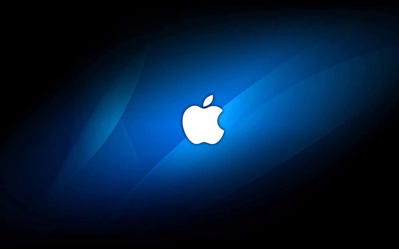 桌布 壁紙 — 一個發光的白色Apple標誌居中在漸變藍色背景上，逐漸過渡到黑色。