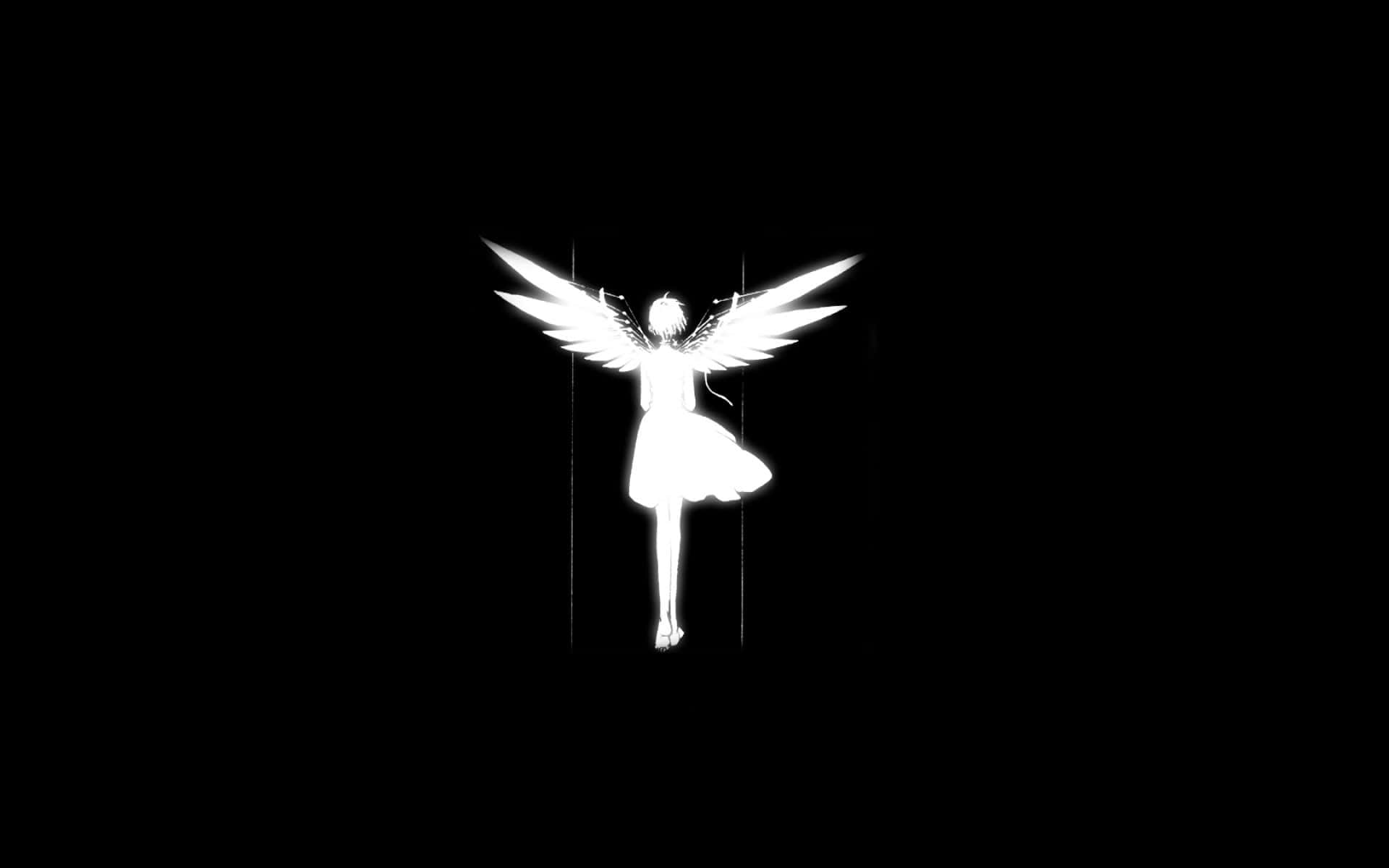 Angel Wings 桌布 壁紙 — 一個發光的白色剪影，一個穿著連衣裙的有翼人物，站在純黑色背景前。