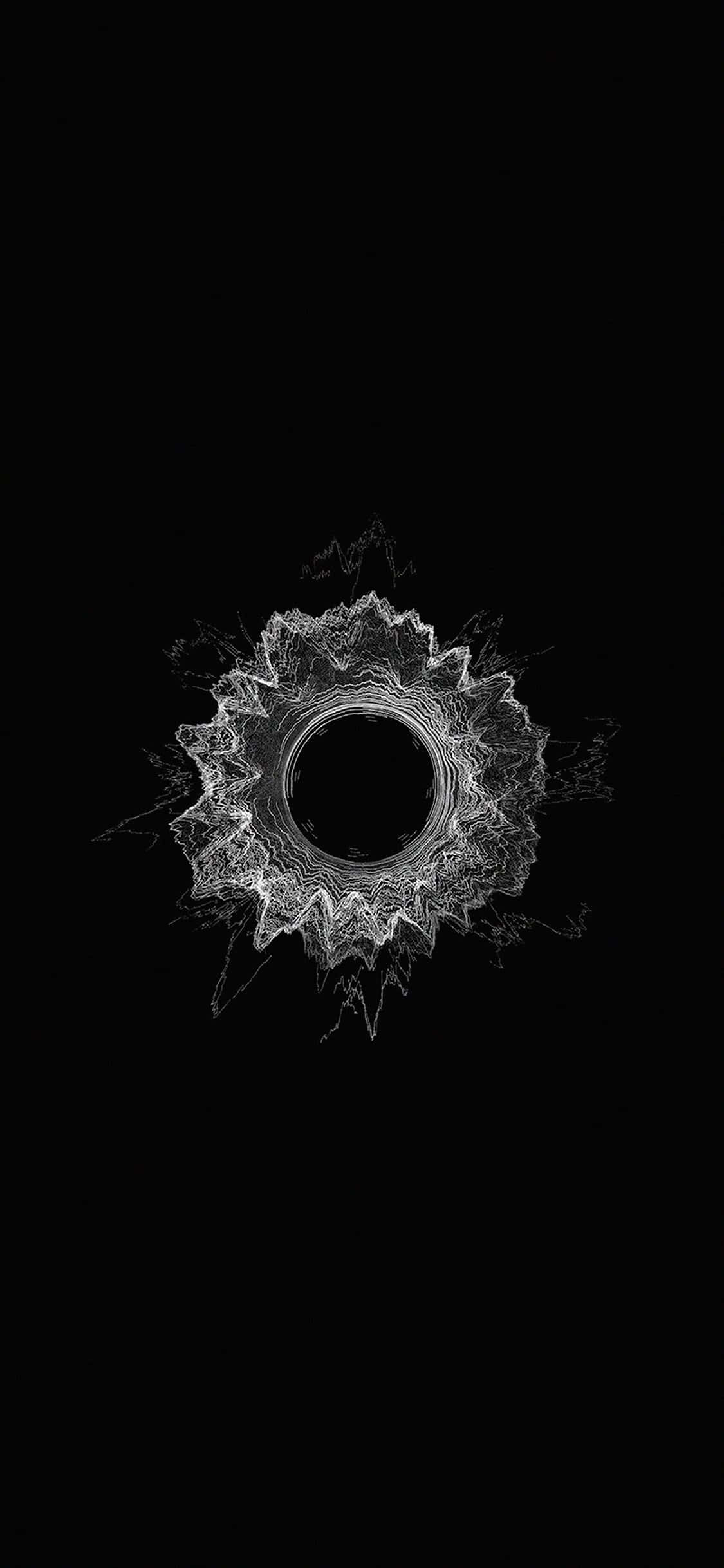 Minimalist Black And White 桌布 壁紙 — 一個發光的白色碎形曼陀羅從中央虛空輻射而出，背景為純黑色。
