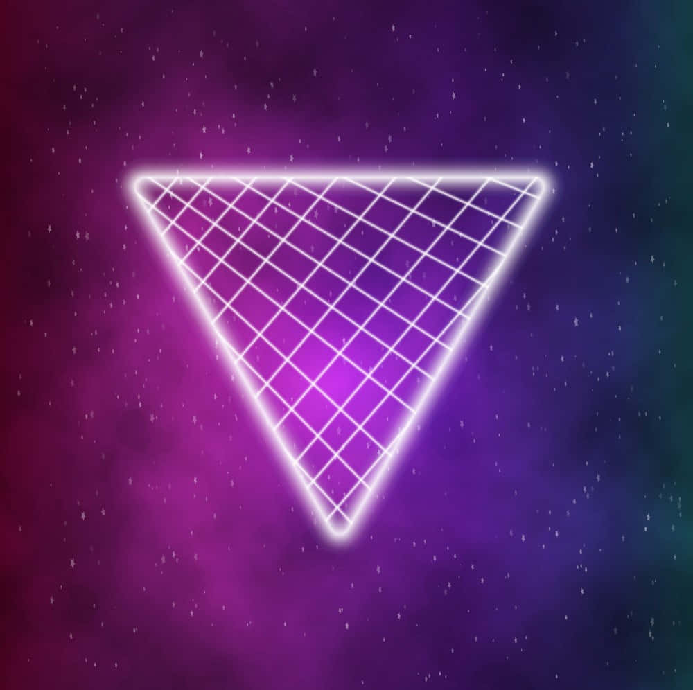 Cover Art 桌布 壁紙 — 一個發光的白色網格三角形漂浮在點綴著星星的宇宙紫色和藍綠色星雲中。