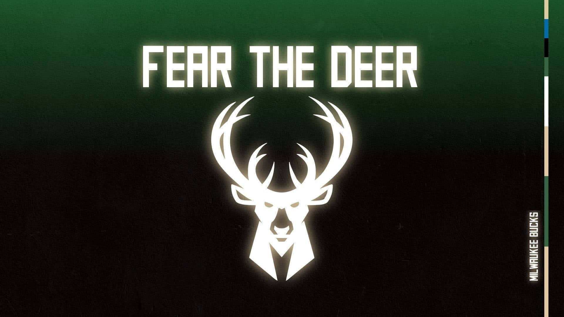 Milwaukee Bucks Logo 桌布 壁紙 — 一個發光的白色鹿頭標誌，帶有「FEAR THE DEER」文字，背景為深綠色漸變。