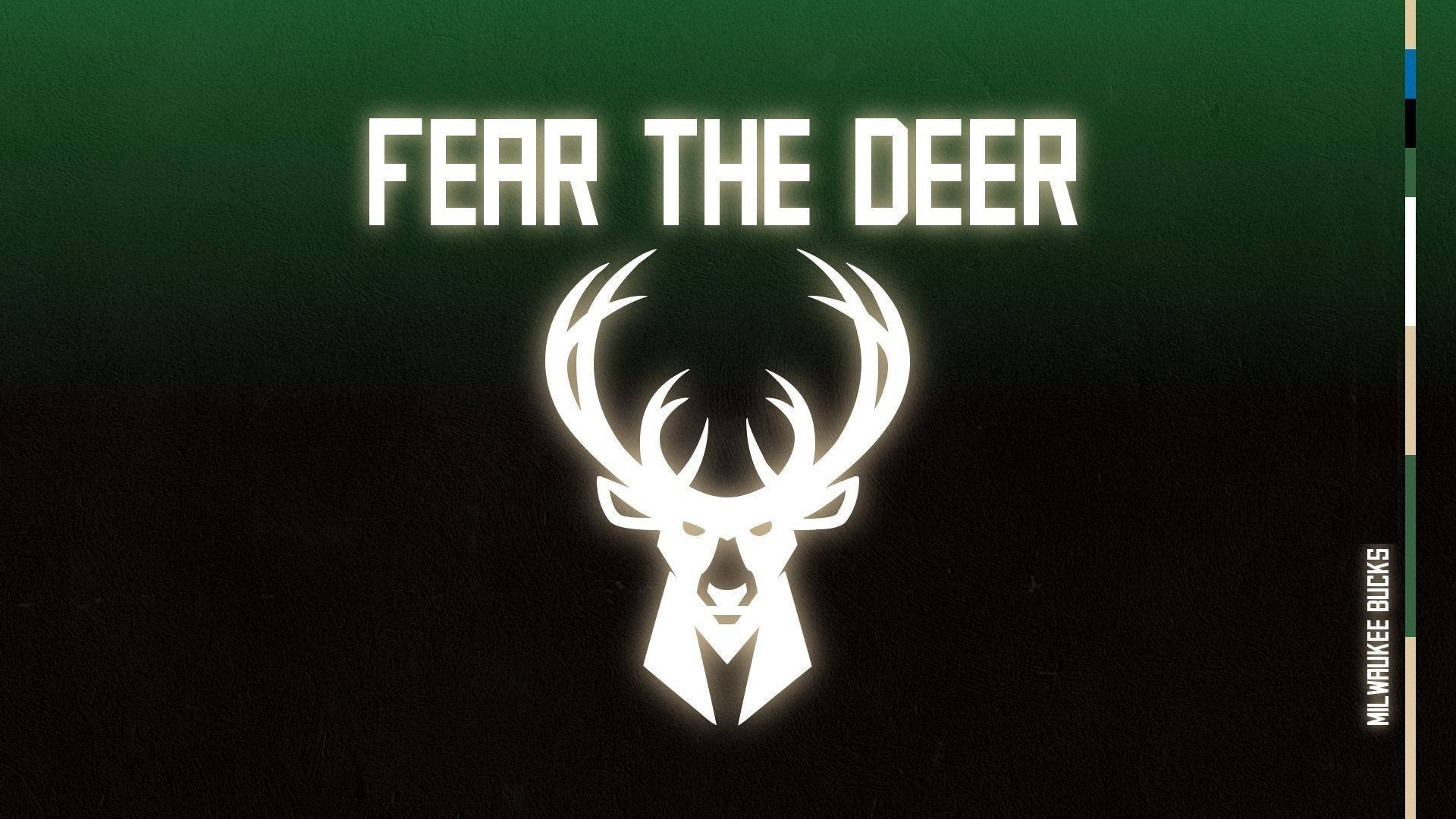 Bucks 桌布 壁紙 — 一個發光的白色鹿頭標誌，帶有文字 fear the deer，背景為深綠色漸變。