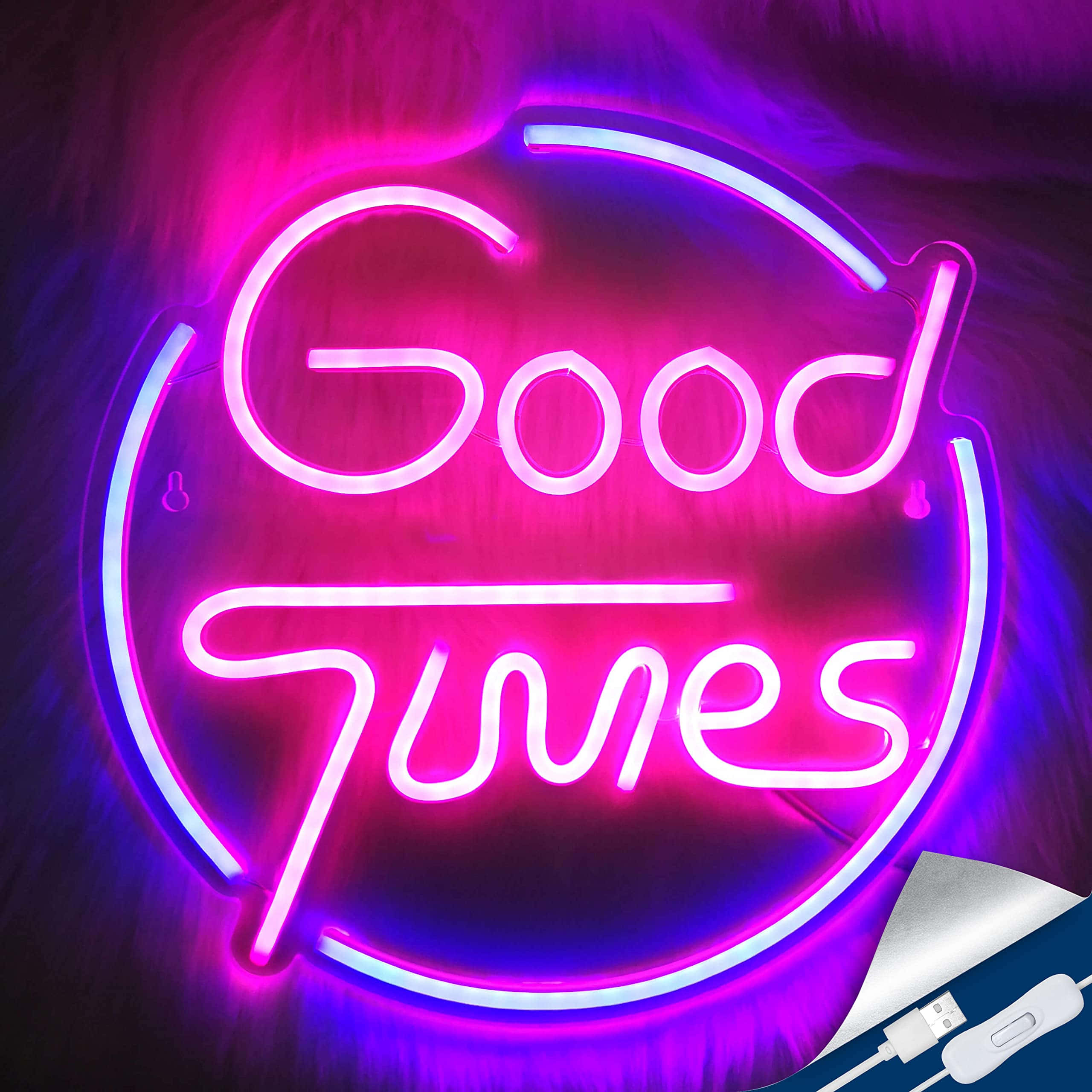 美學 桌布 壁紙 — 一個發光的粉紅色和紫色霓虹燈牌，上面寫著「Good Tunes」，背景是深色毛絨質感，並可見一個USB電源適配器。