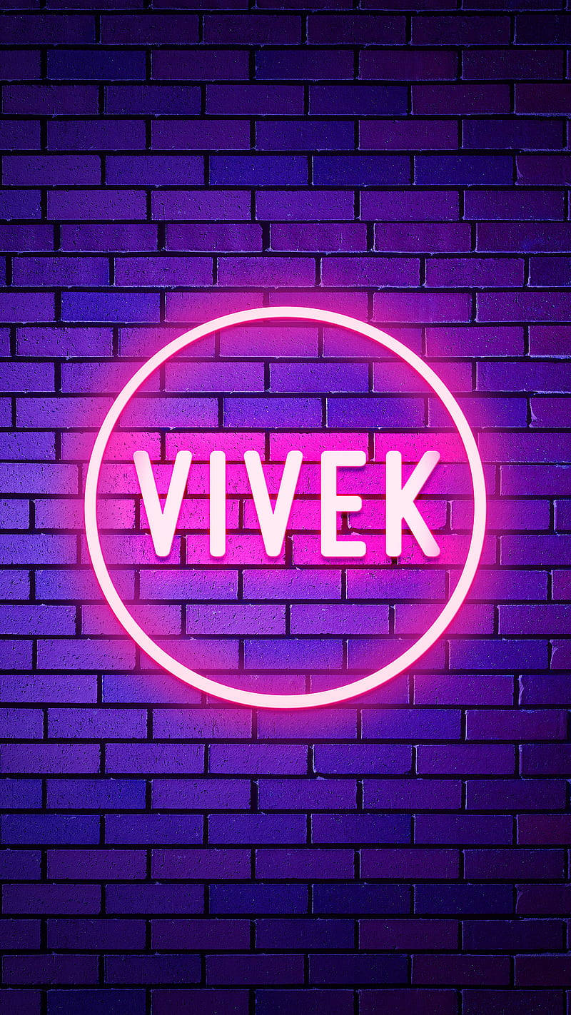 Brick 桌布 壁紙 — 一個發光的粉紅色霓虹燈牌，在圓圈內拼出 VIVEK，照亮了深紫色的磚牆。