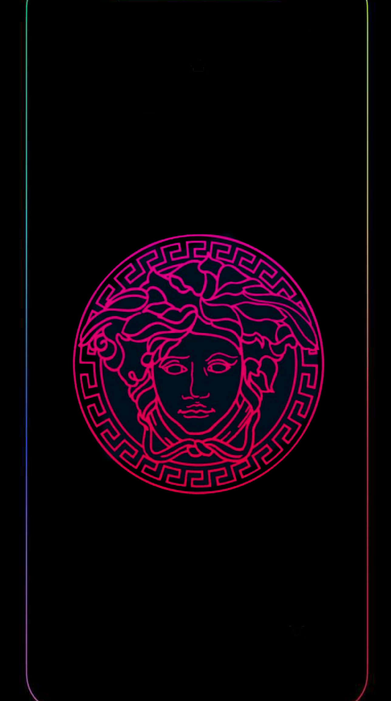 Luxury 桌布 壁紙 — 一個發光的粉紅色霓虹燈美杜莎頭標誌，居中在黑色背景上，帶有微妙的彩虹邊框點綴。