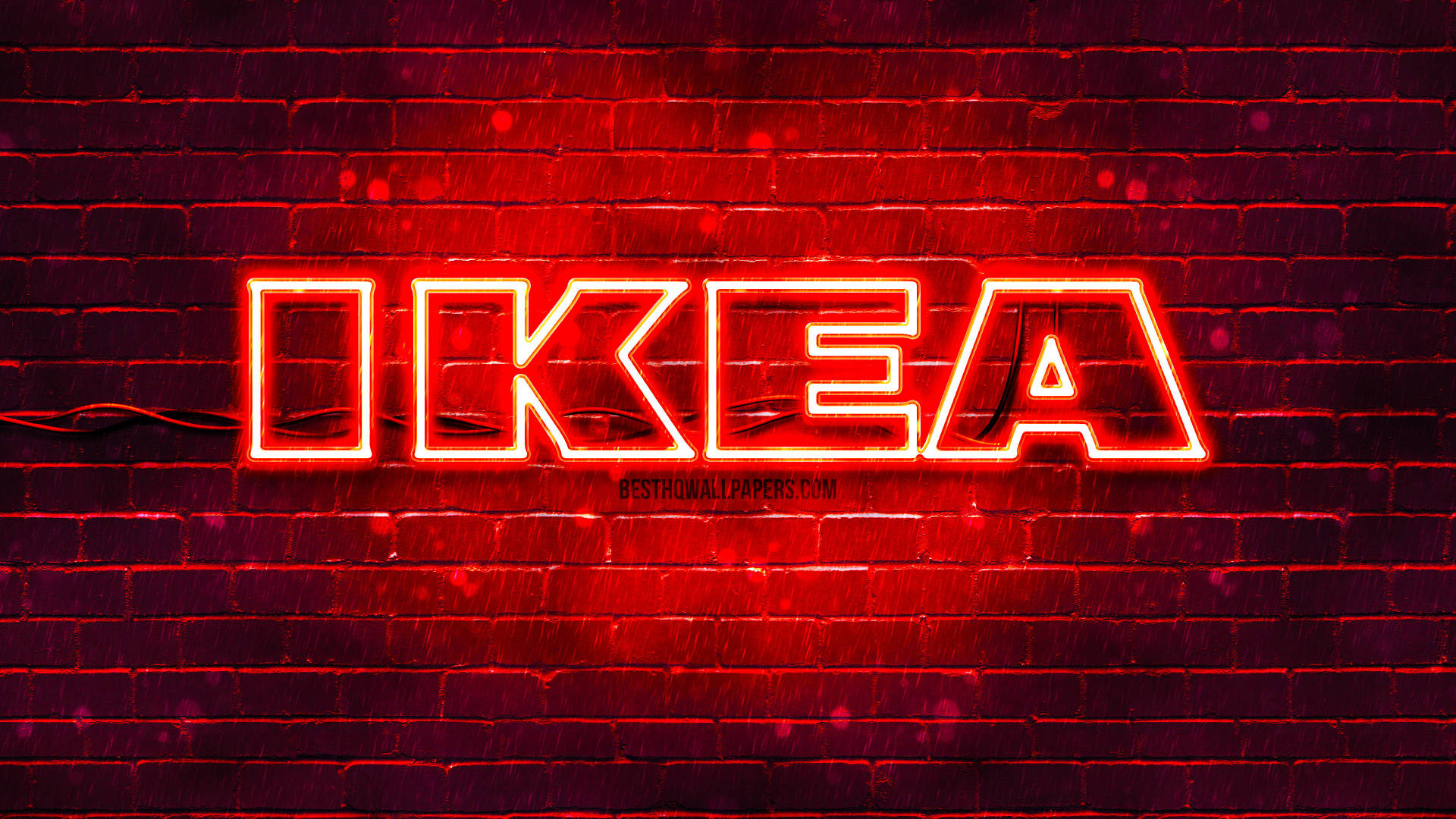 Logo 桌布 壁紙 — 一個發光的紅色IKEA霓虹燈招牌在夜雨中將鮮豔的光芒投射在濕漉漉的磚牆上。