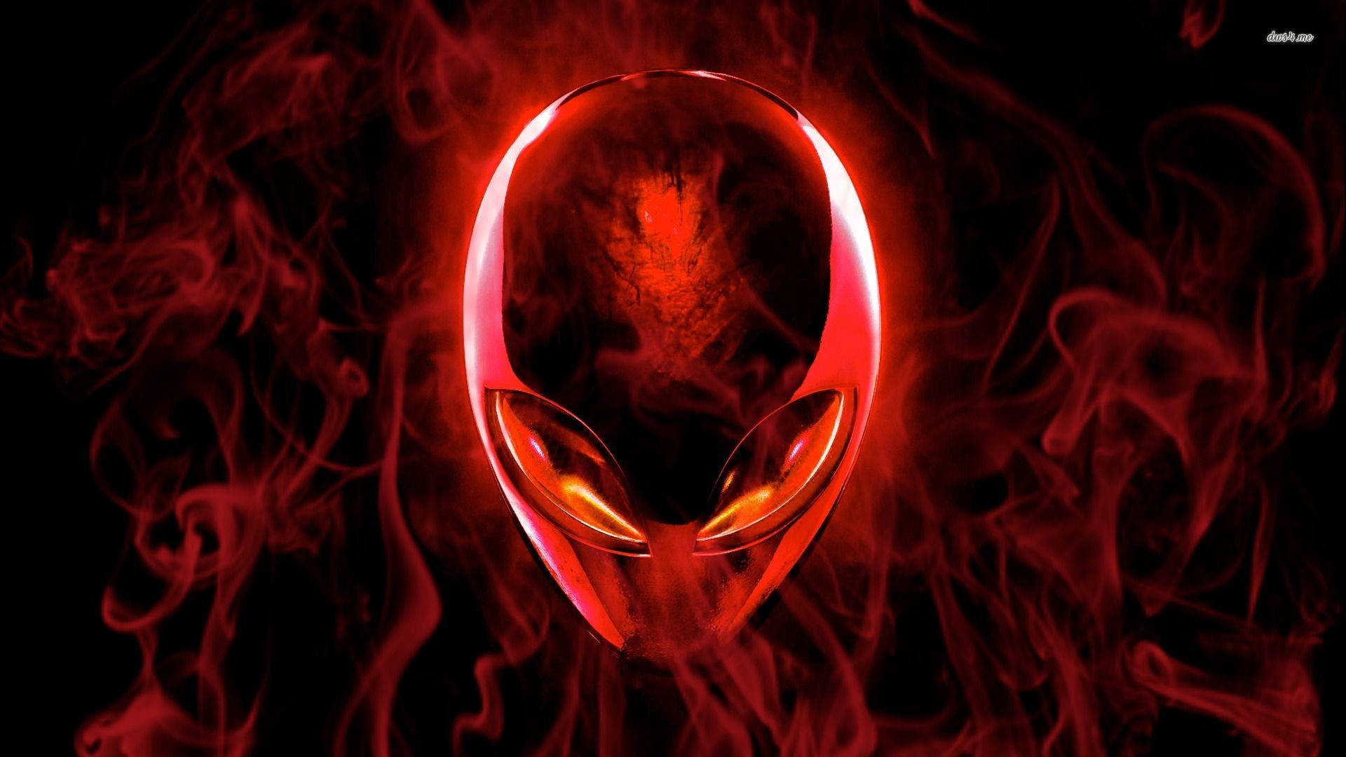 3840x2160 alienware 桌布 壁紙 — 一個發光的紅色外星人頭顱從黑色背景上的旋轉煙霧中浮現。