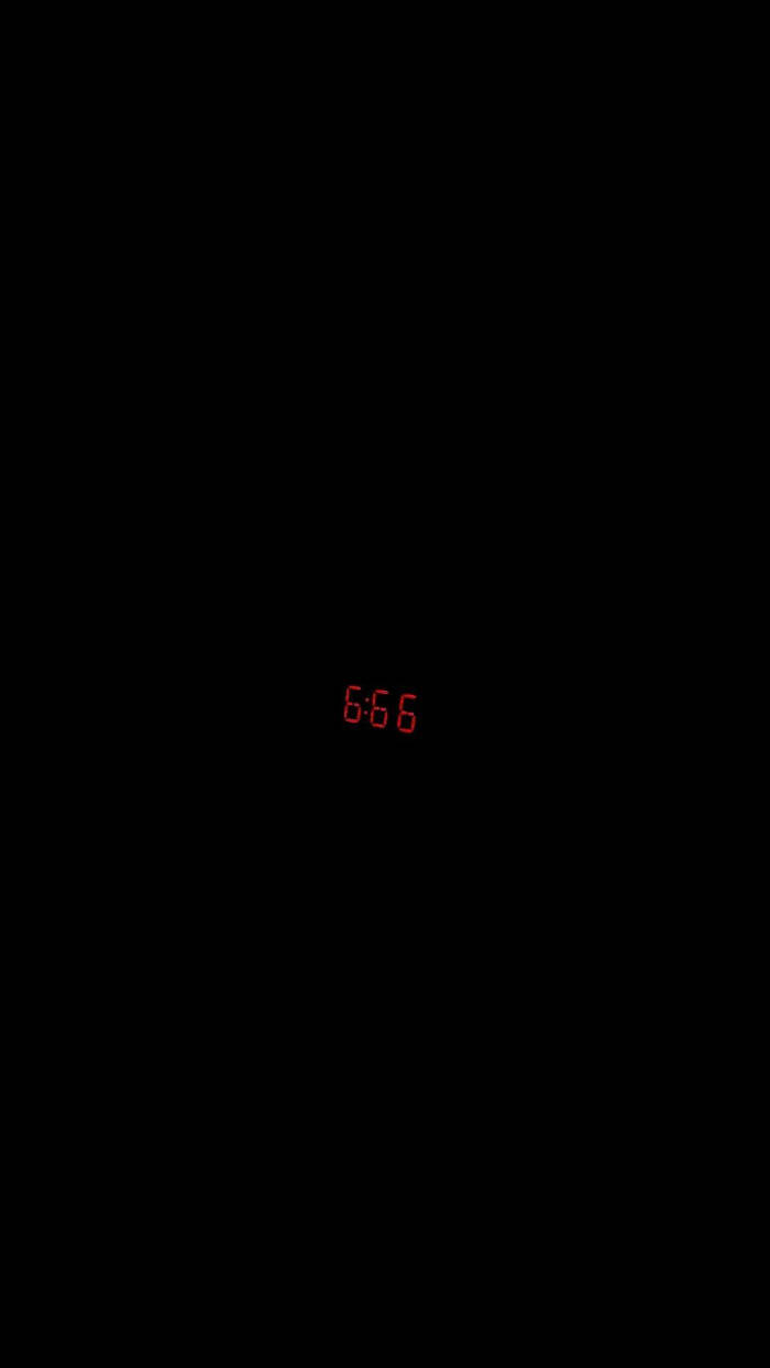 iPhone 桌布 壁紙 — 一個發光的紅色數字時鐘，在漆黑背景上顯示6:66。
