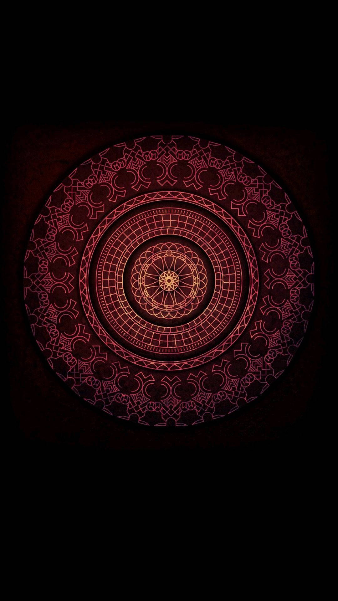 Indian 桌布 壁紙 — 一個發光的紅色曼陀羅，帶有複雜的幾何圖案，從中央的星爆向黑暗背景輻射。