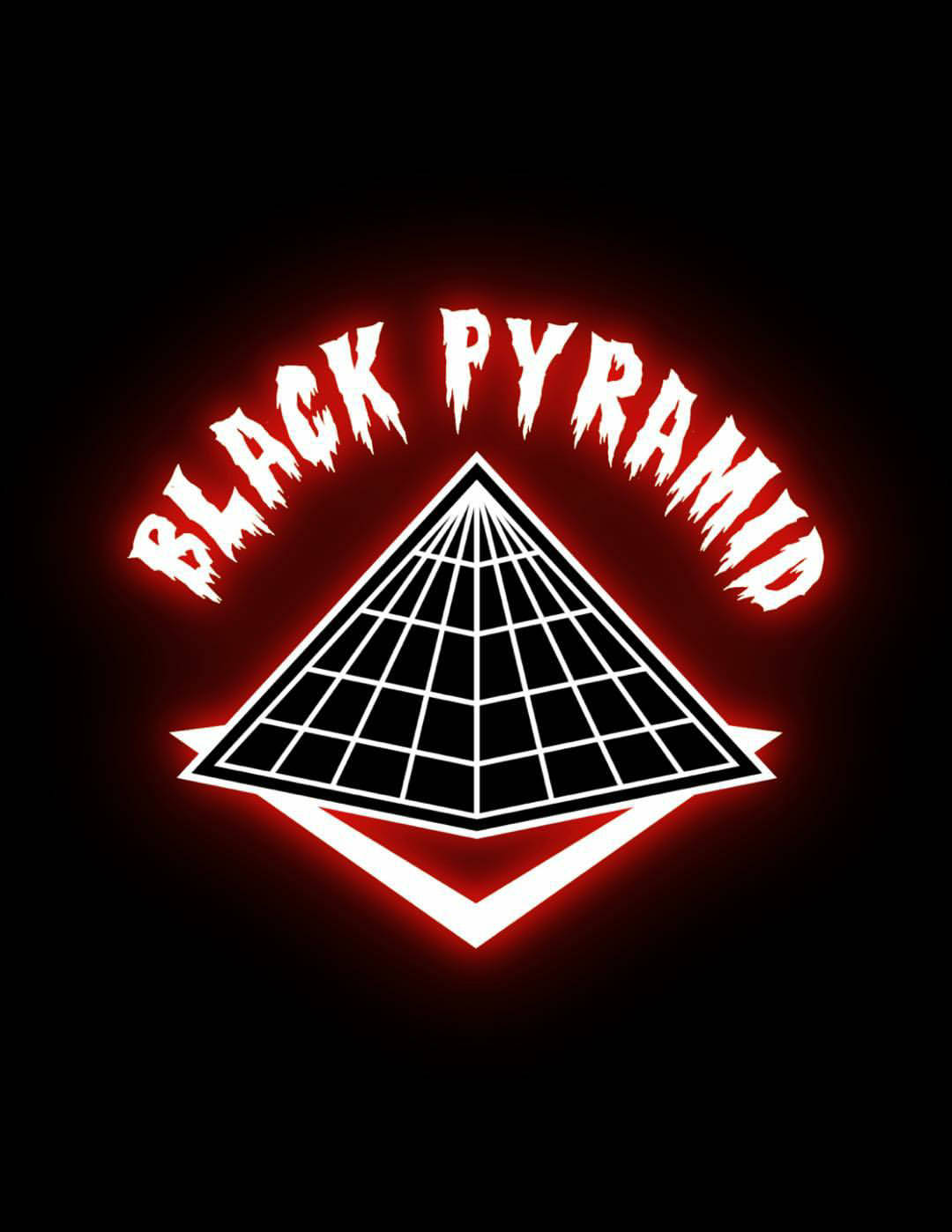 pyramid 桌布 壁紙 — 一個發光的紅色霓虹金字塔標誌，上方拱形排列著 'BLACK PYRAMID' 文字，背景為黑色。