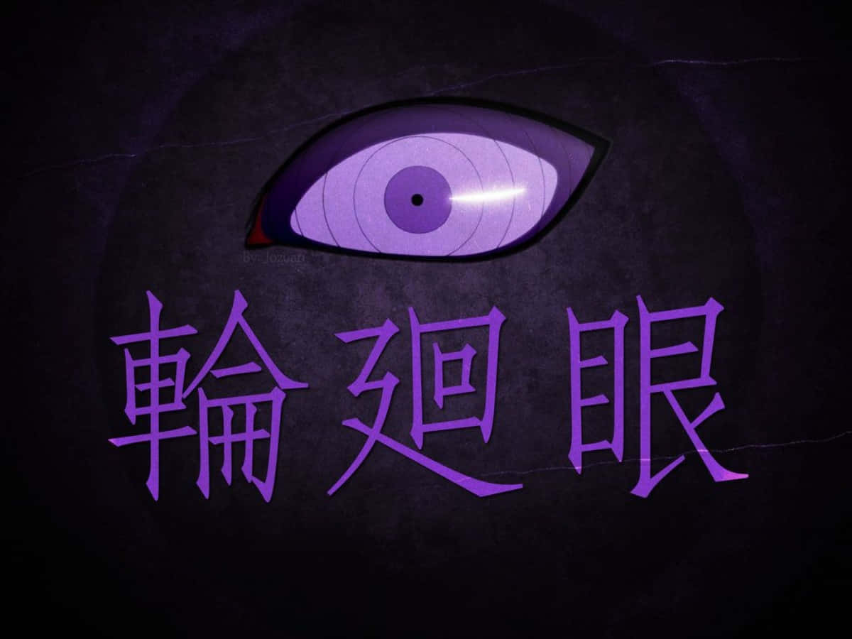 Pain Rinnegan 桌布 壁紙 — 一個發光的紫色動漫眼睛，帶有同心圓環，從黑暗紋理表面下方發光的紫色漢字中凝視出來。