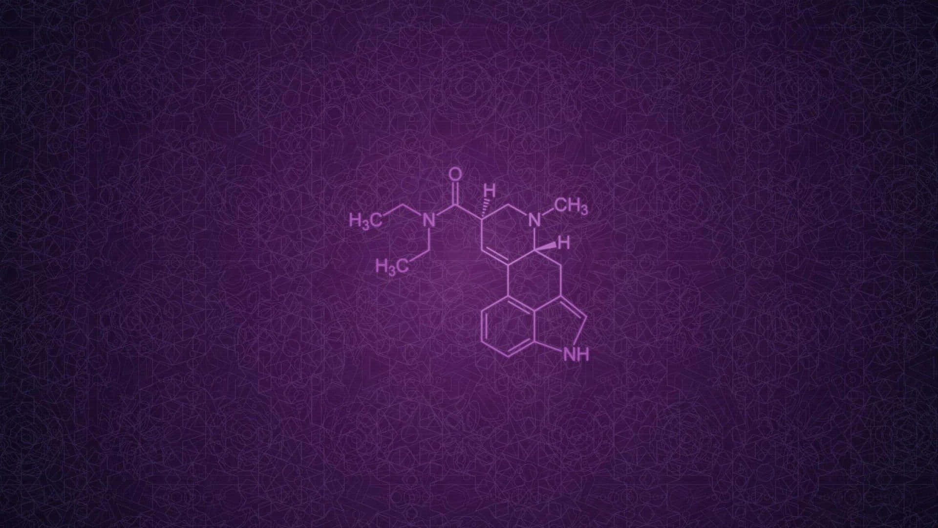 化學 桌布 壁紙 — 一個發光的紫色化學結構漂浮在帶有微妙幾何圖案的紋理深紫色背景上。