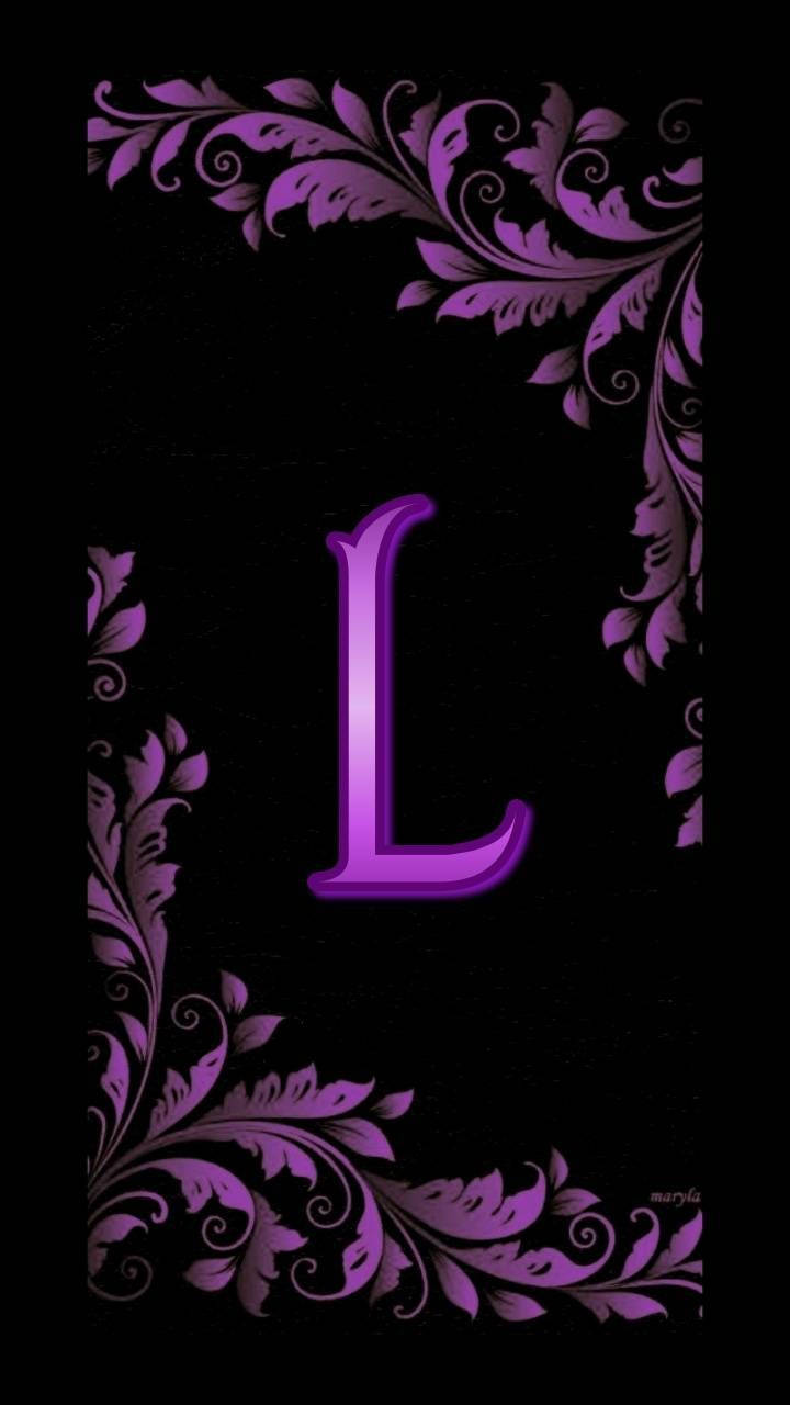 字母 L 桌布 壁紙 — 一個發光的紫色字母L，置於華麗的紫色花卉邊框內，背景為黑色。