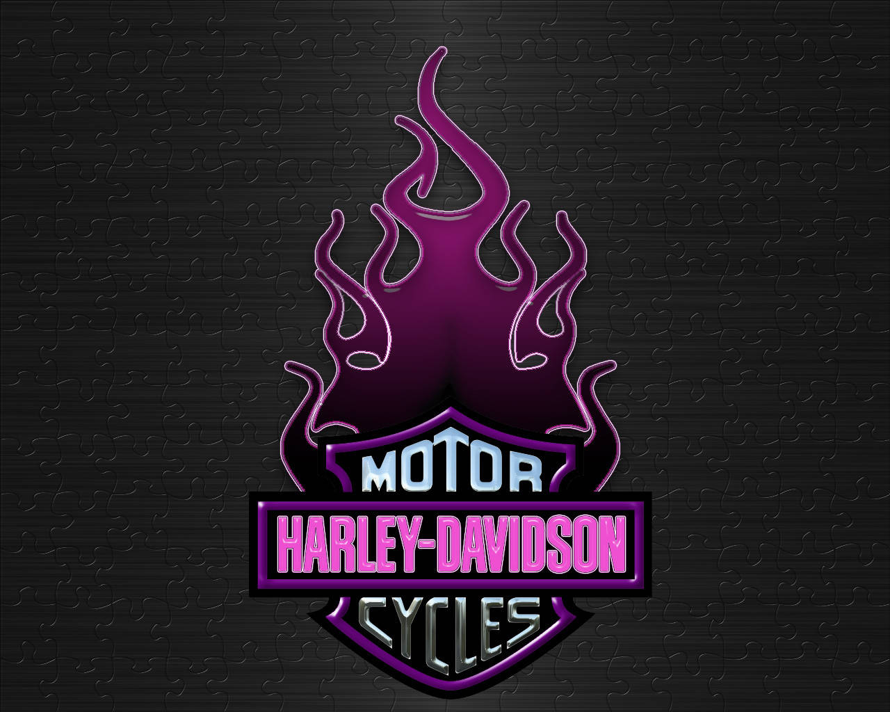Harley 桌布 壁紙 — 一個發光的紫色火焰標誌，用於哈雷戴維森自行車，設置在深色紋理拼圖塊背景上。