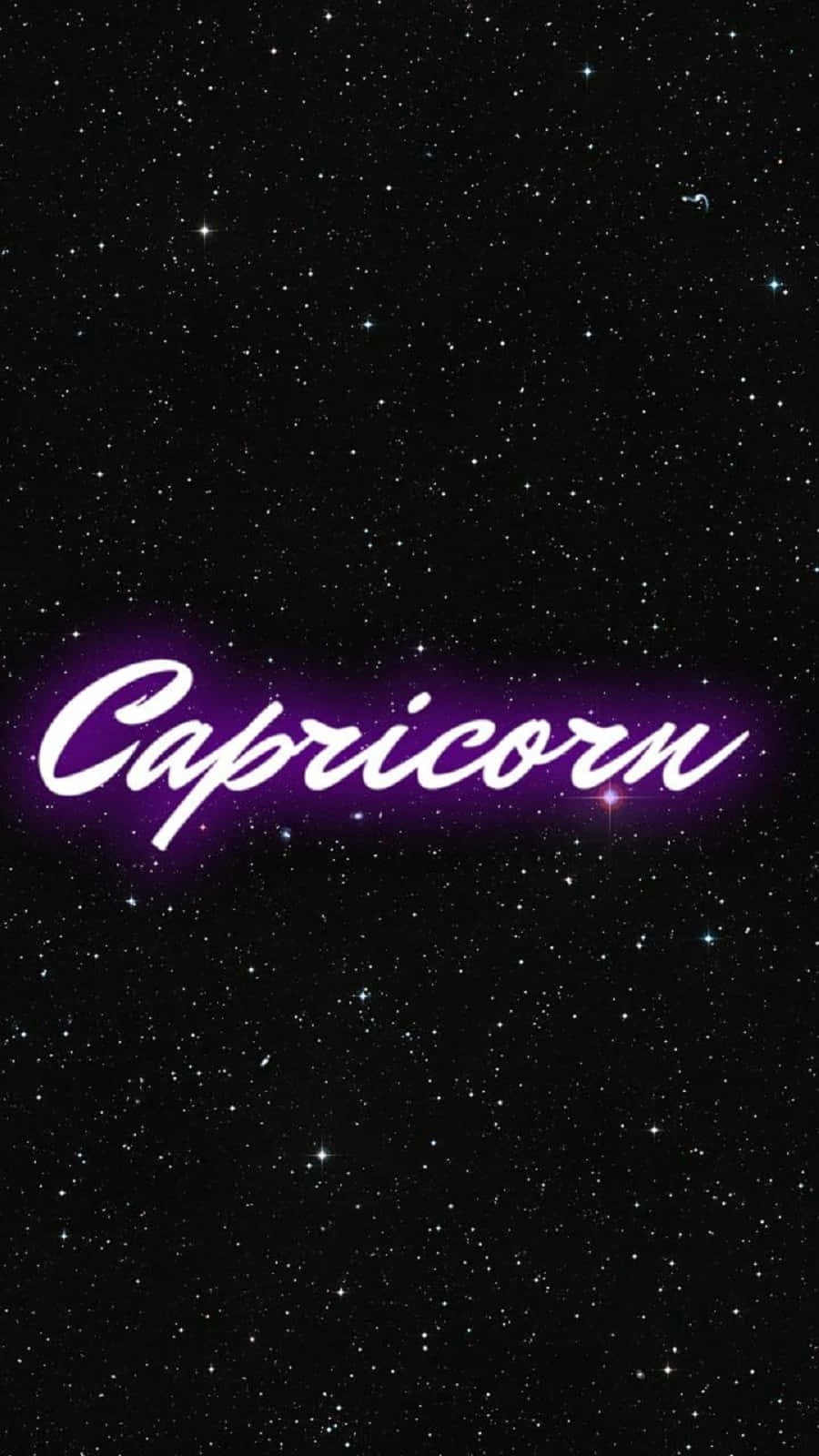 摩羯座 桌布 壁紙 — 一個發光的紫色霓虹燈牌，拼寫著Capricorn，漂浮在佈滿閃爍星星的星空夜空之上。