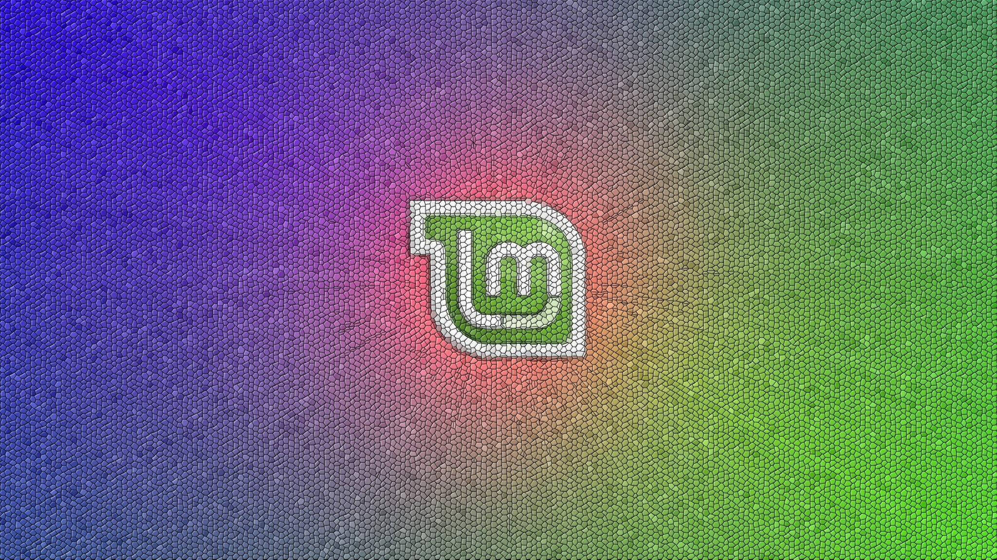 Linux 桌布 壁紙 — 一個發光的綠色「LM」標誌，居中放置在帶有六邊形紋理的鮮豔漸變背景上。