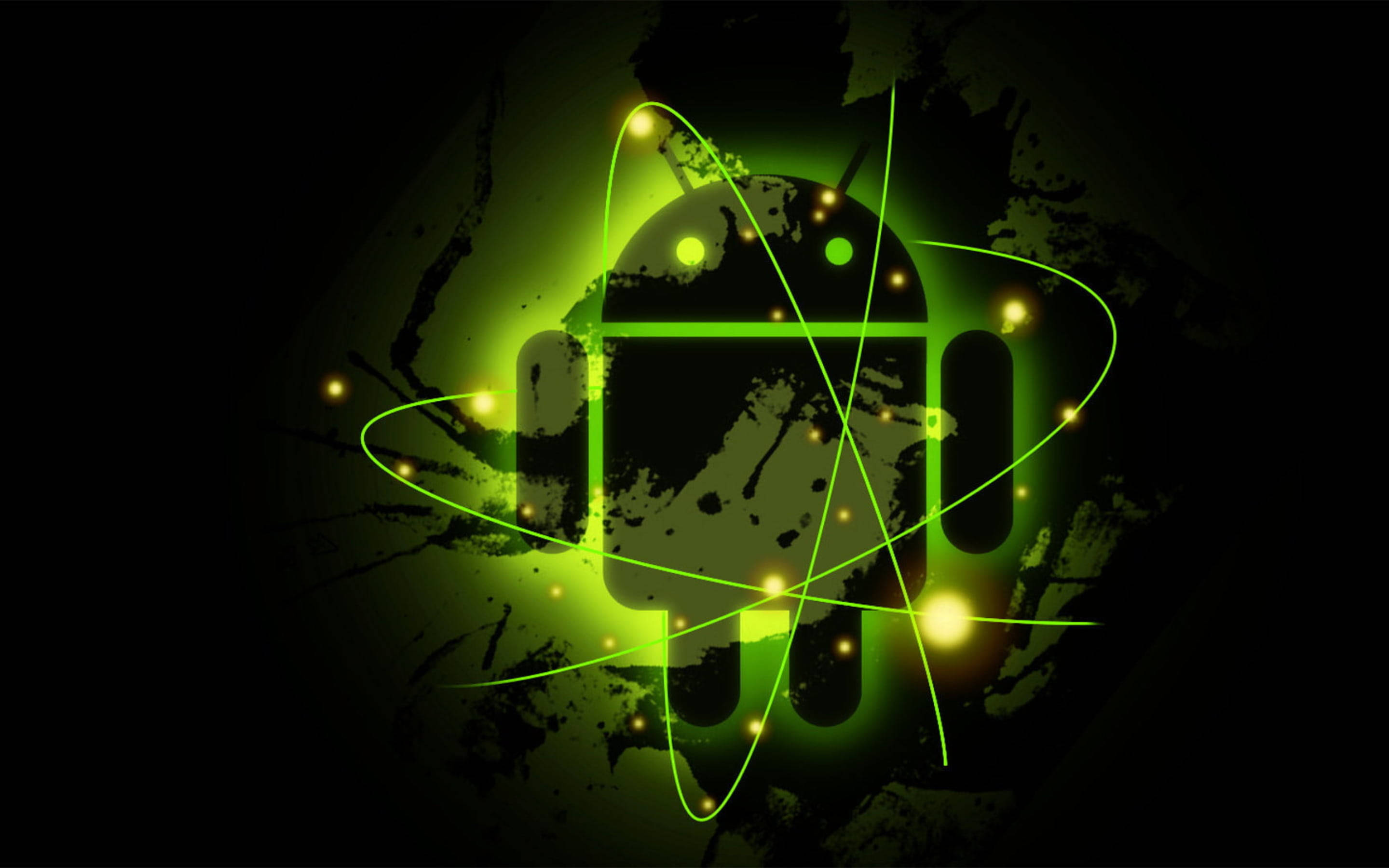 Android Desktop 桌布 壁紙 — 一個發光的綠色Android機器人圖標，被原子軌道線和火花包圍，背景為深色紋理。