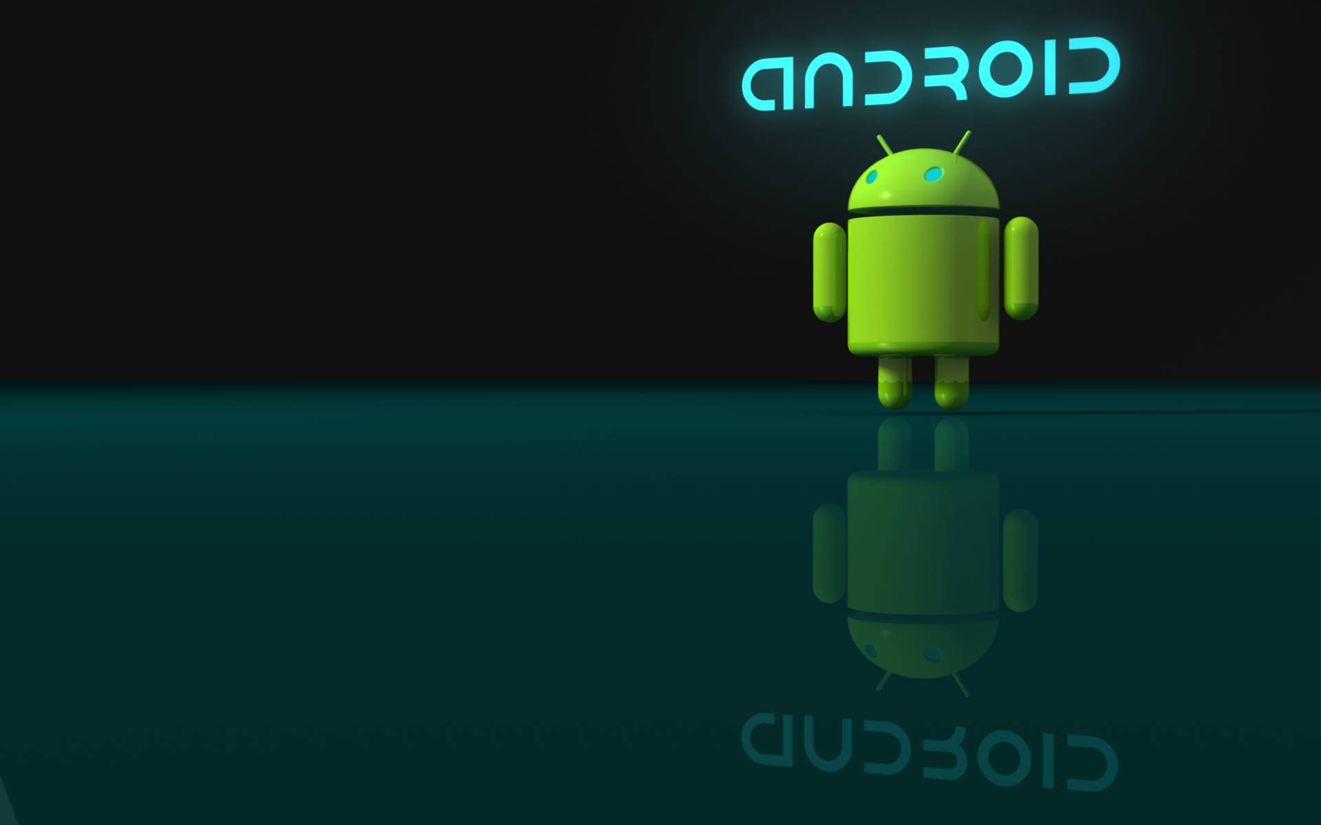 安卓 桌布 壁紙 — 一個發光的綠色Android機器人站在反光表面上，其鏡像和倒轉的「ANDROID」標誌在青色光線中浮現於深色背景之上。