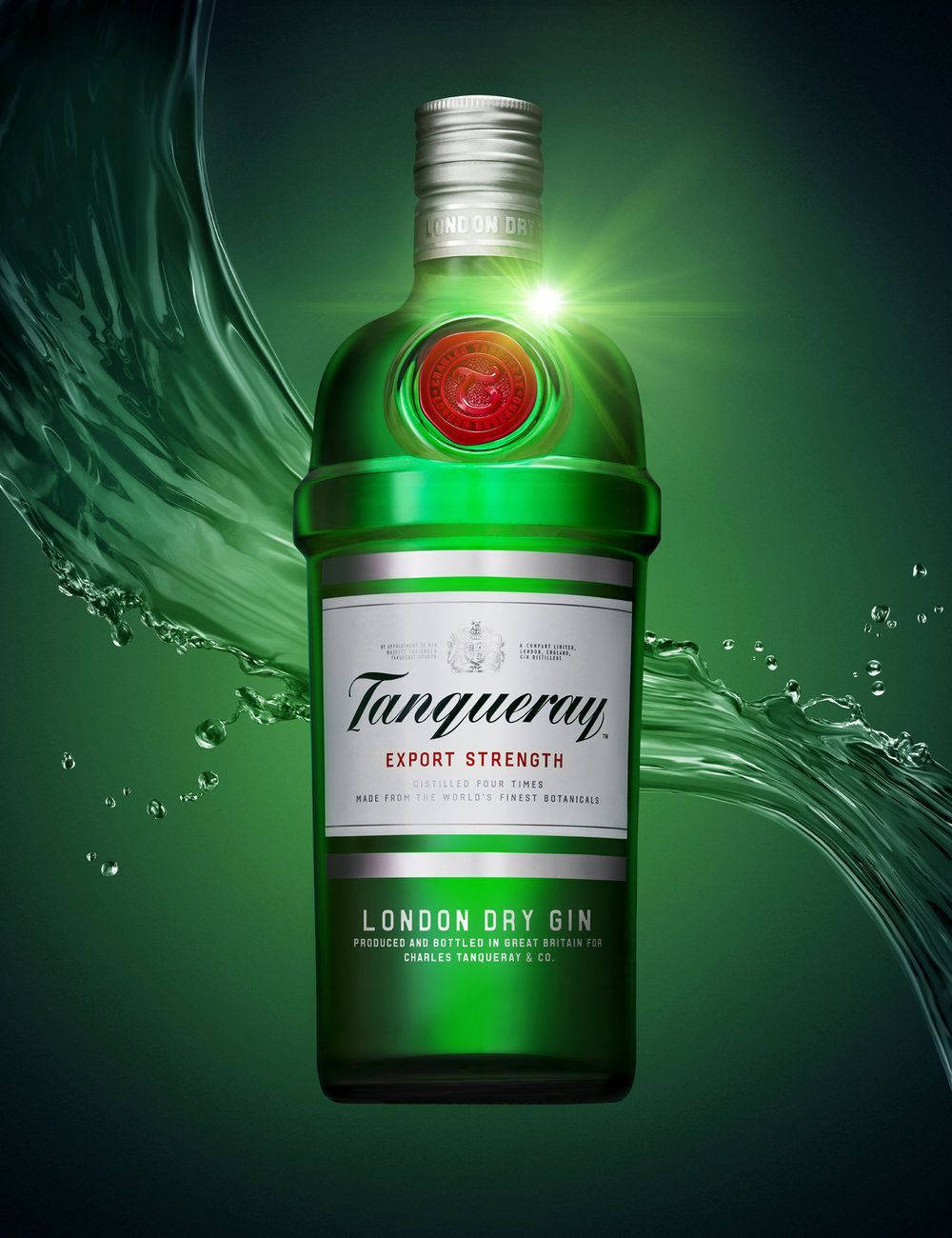 Drink 桌布 壁紙 — 一個發光的綠色Tanqueray琴酒瓶，被動態水花包圍，背景為深綠色漸變。