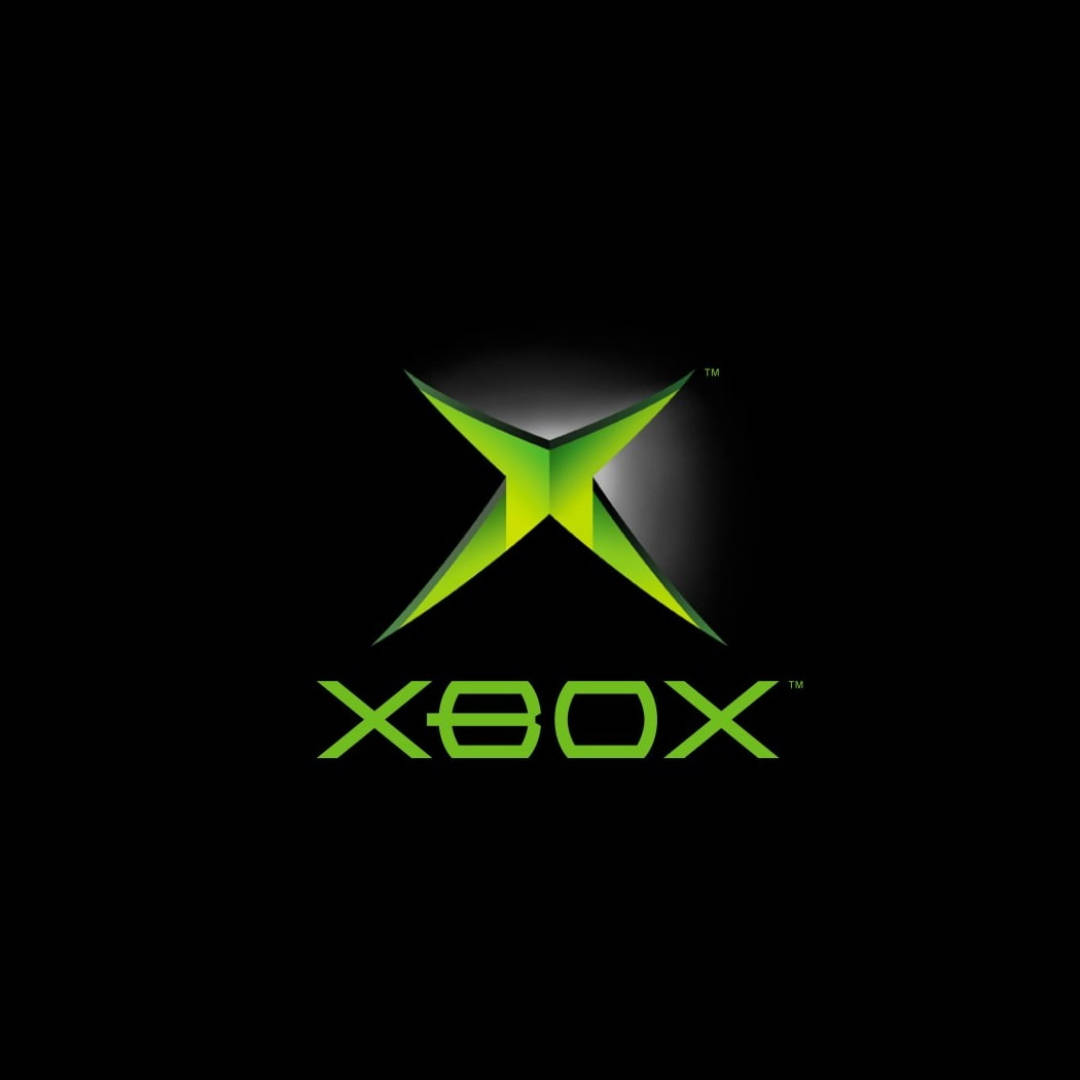 Xbox 桌布 壁紙 — 一個發光的綠色Xbox標誌，帶有風格化的X符號和文字，居中在黑色背景上。