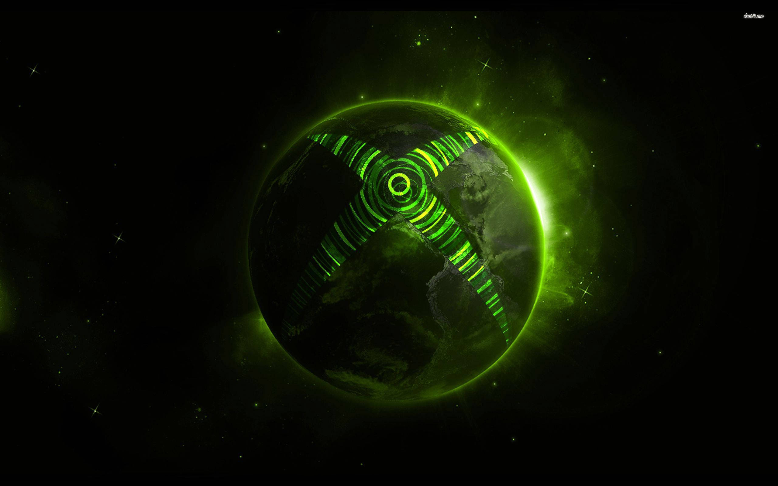 Xbox 桌布 壁紙 — 一個發光的綠色Xbox標誌環繞著一顆行星，背景是繁星點點的宇宙，帶有光芒四射的光效。