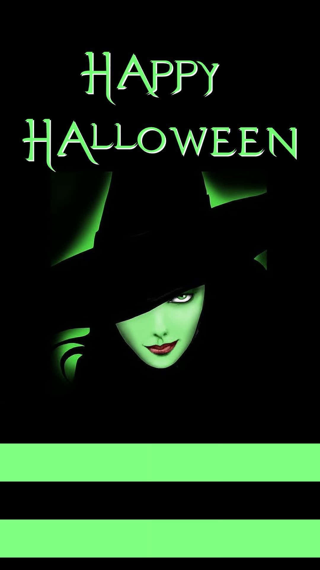 Happy Halloween 桌布 壁紙 — 一個發光的綠色女巫臉從帽子下的陰影中窺視，上方有「Happy Halloween」文字。