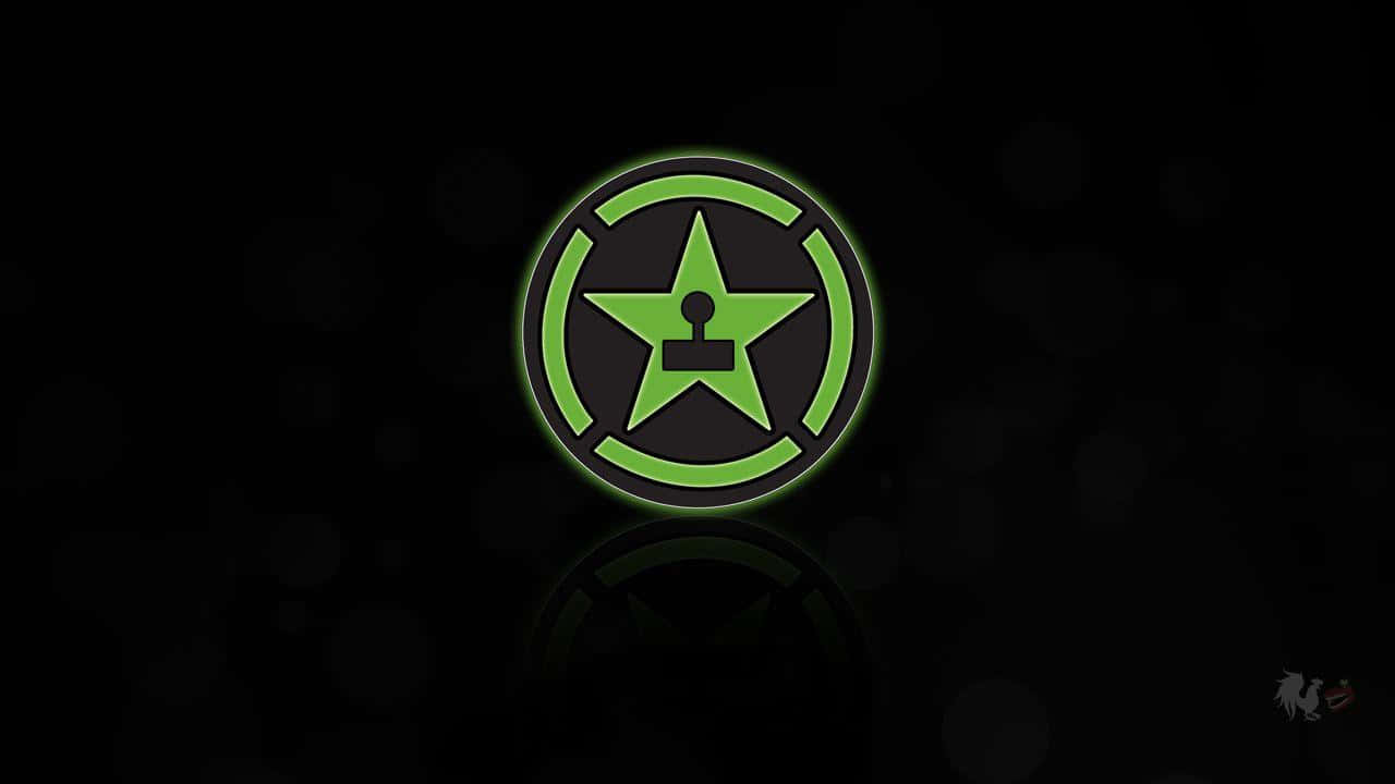 achievement hunter 桌布 壁紙 — 一個發光的綠色星星標誌，帶有圓形邊框，漂浮在深色背景上，帶有微妙的散景和下方微弱的倒影。