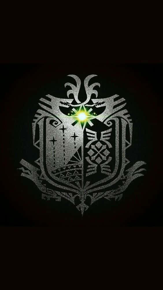 iPhone Xs Monster Hunter World 桌布 壁紙 — 一個發光的綠色星爆從複雜的銀色部落紋章中心射出，背景為黑色。
