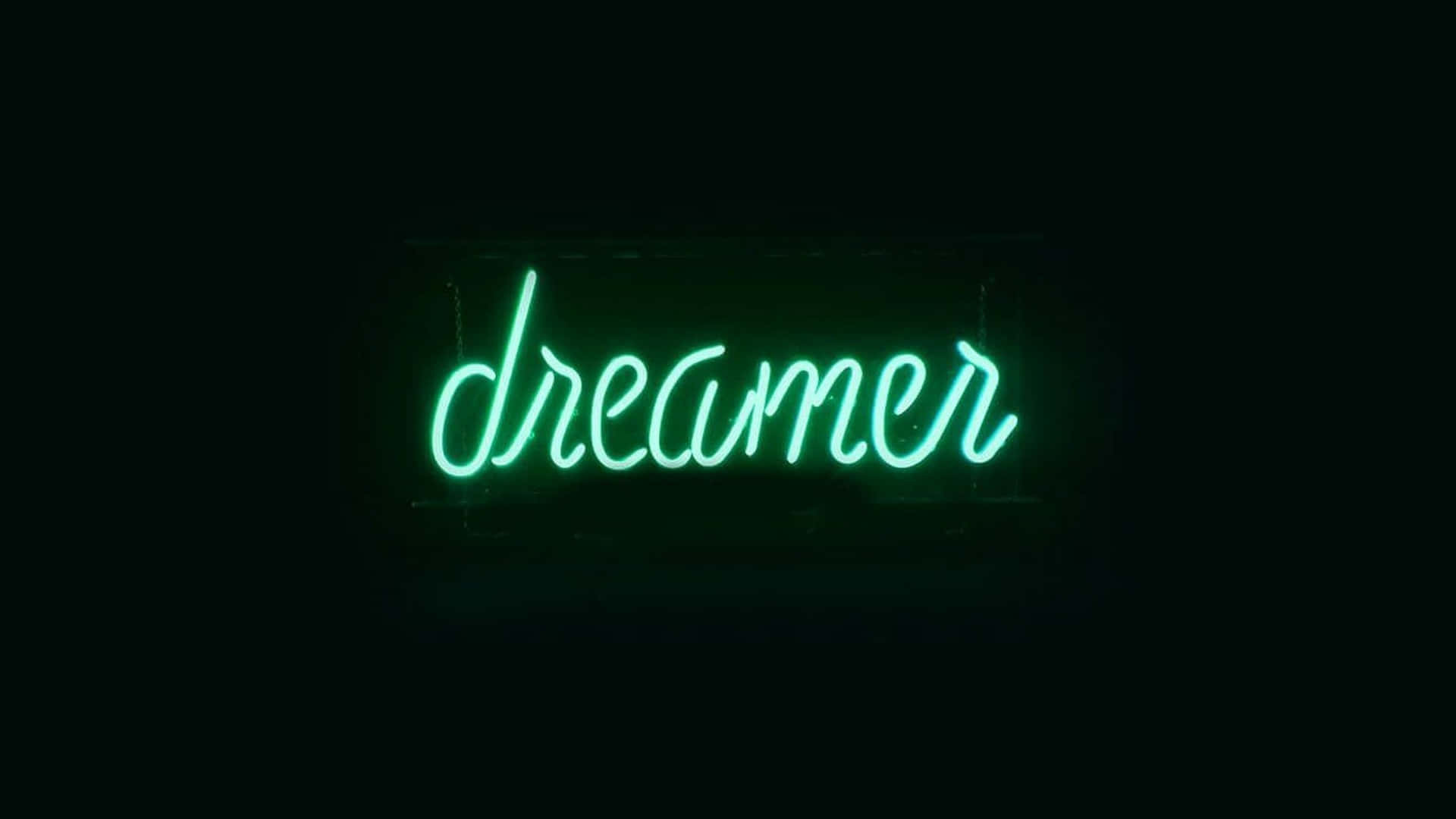 Lime Green Aesthetic 桌布 壁紙 — 一個發光的綠色霓虹燈牌，拼出dreamer，照亮漆黑的背景，帶有柔和的光暈。