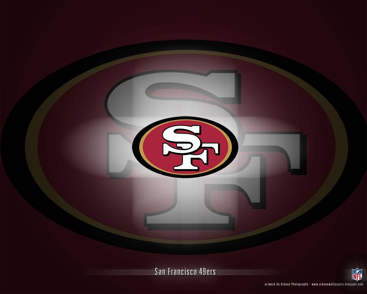 49ers 桌布 壁紙 — 一個發光的舊金山49人隊標誌，位於深酒紅色漸變背景中央，背後散發出微妙的光線。