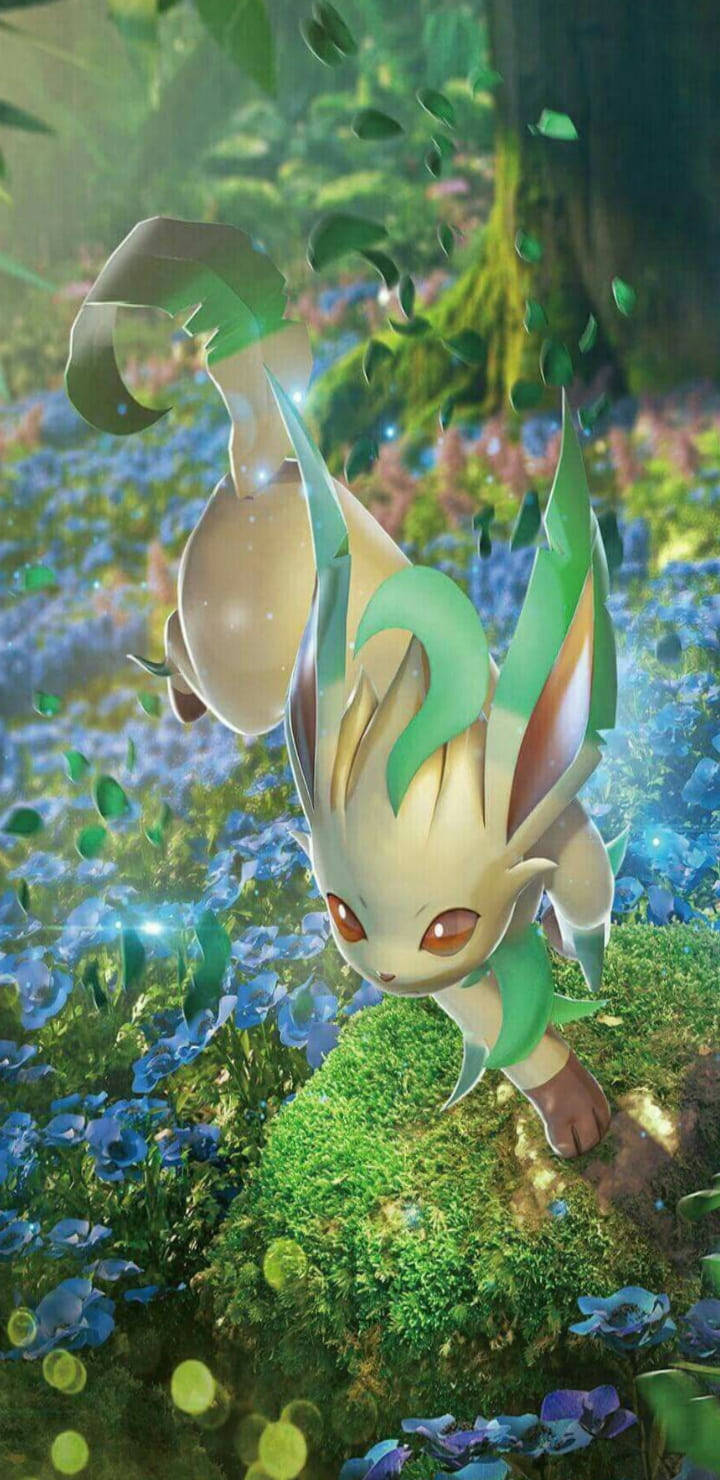 Grass 桌布 壁紙 — 一個發光的葉狀生物跳過陽光明媚的森林地面，地面上鋪滿了藍色花朵和苔蘚。