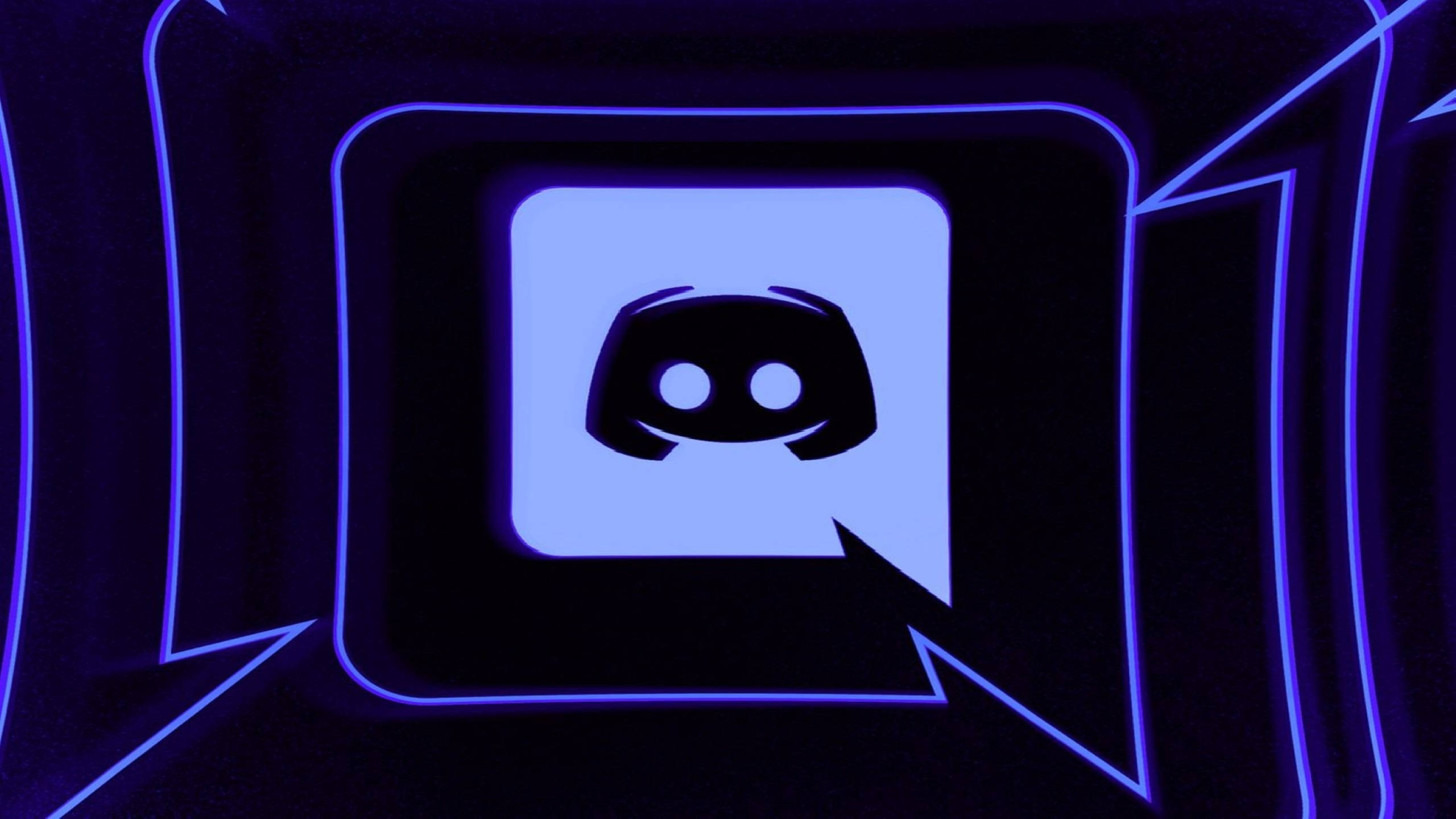 Discord 桌布 壁紙 — 一個發光的藍色 Discord 標誌，位於黑暗背景中霓虹燈照亮的幾何隧道中央。