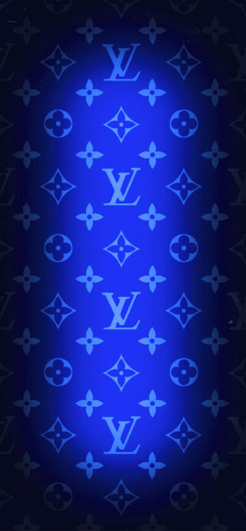 手機 桌布 壁紙 — 一個發光的藍色 Louis Vuitton 字母組合圖案從中心向黑暗背景輻射。