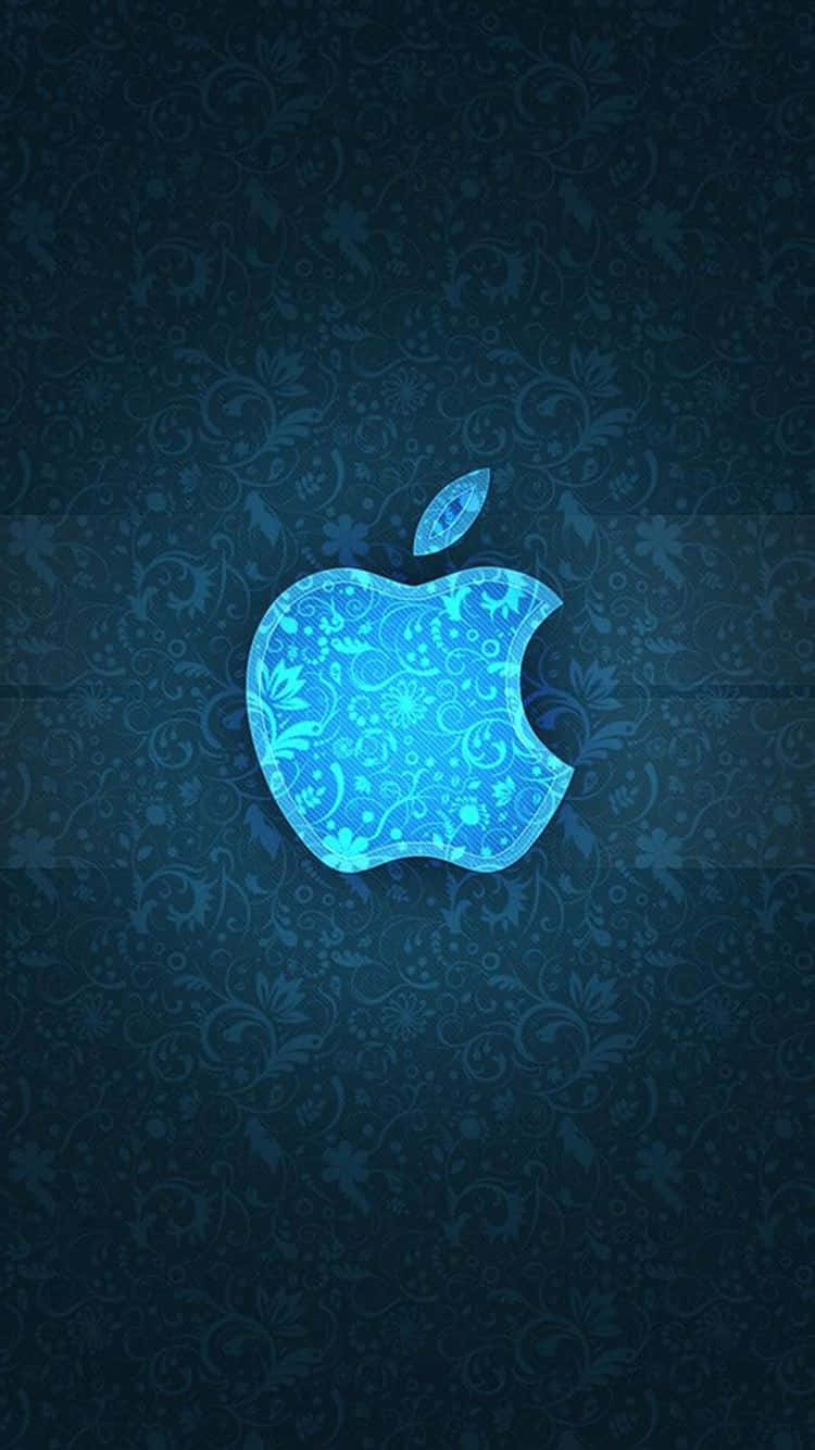 iPhone X Apple 桌布 壁紙 — 一個發光的藍色Apple標誌，帶有複雜的花卉圖案，置於深藍色華麗壁紙上。