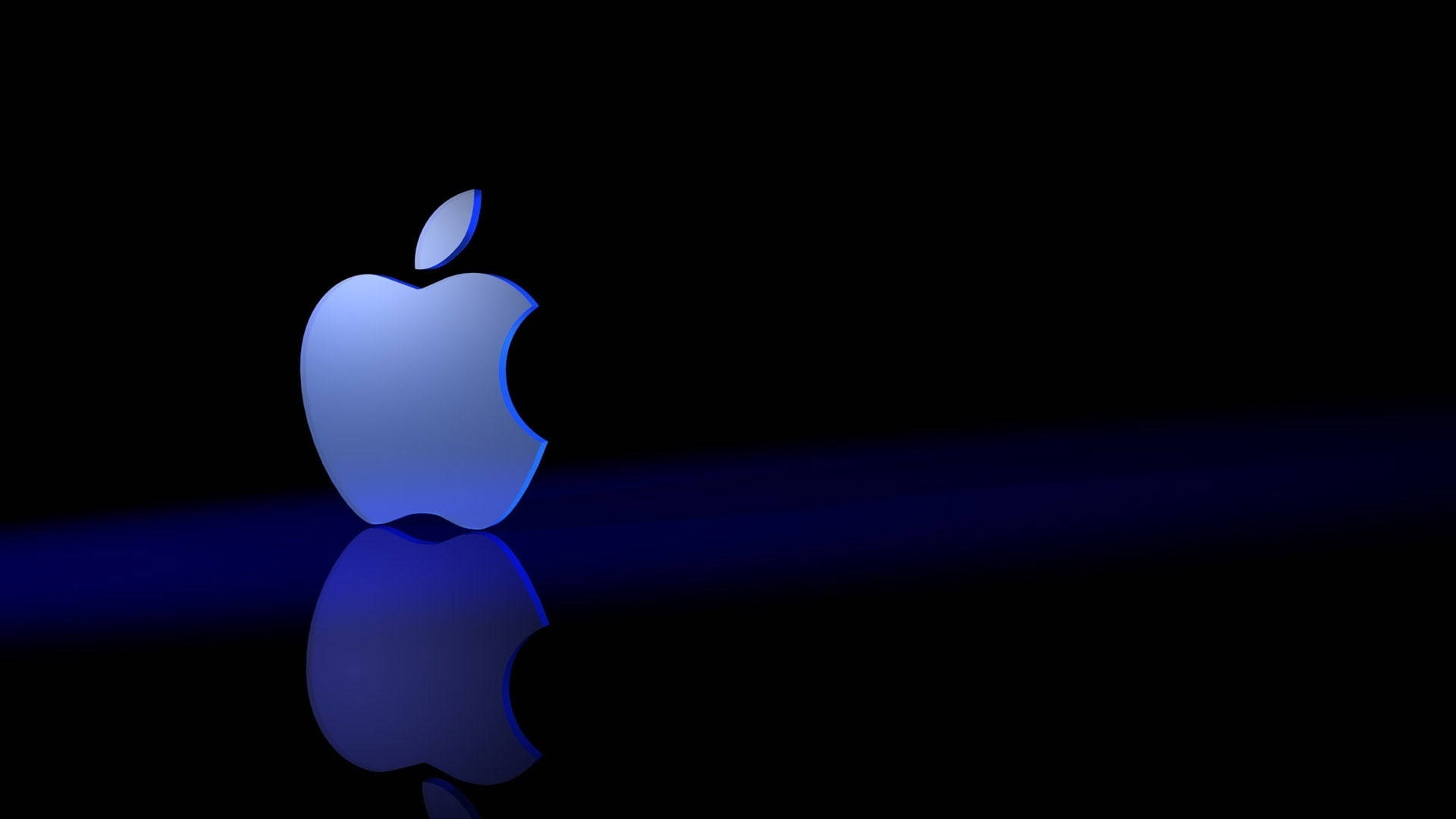 MacBook 動態圖片 桌布 壁紙 — 一個發光的藍色Apple標誌立在反光表面上，背景為黑色並帶有微妙的藍色漸變。