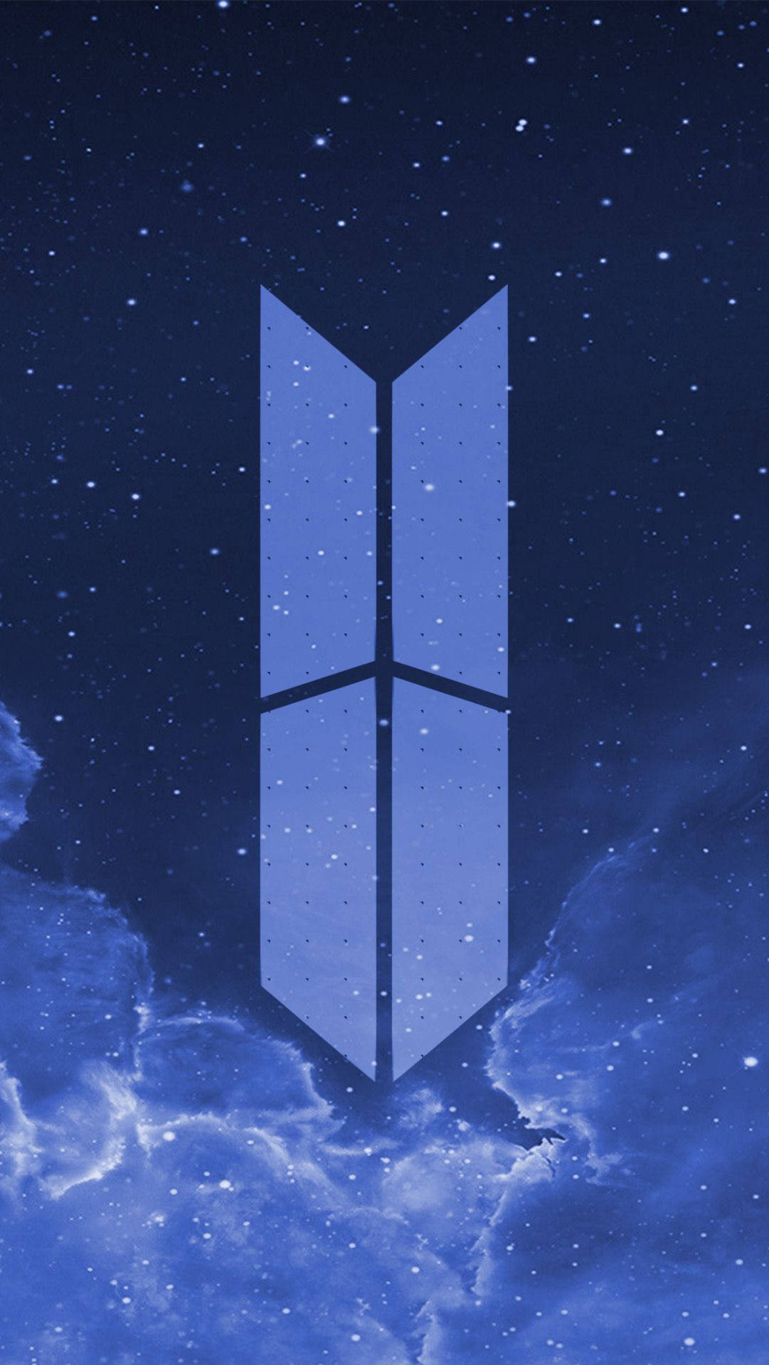 BTS標誌漂浮在繁星點點的宇宙天空中，伴隨著星雲雲團。 — BTS標誌 壁紙