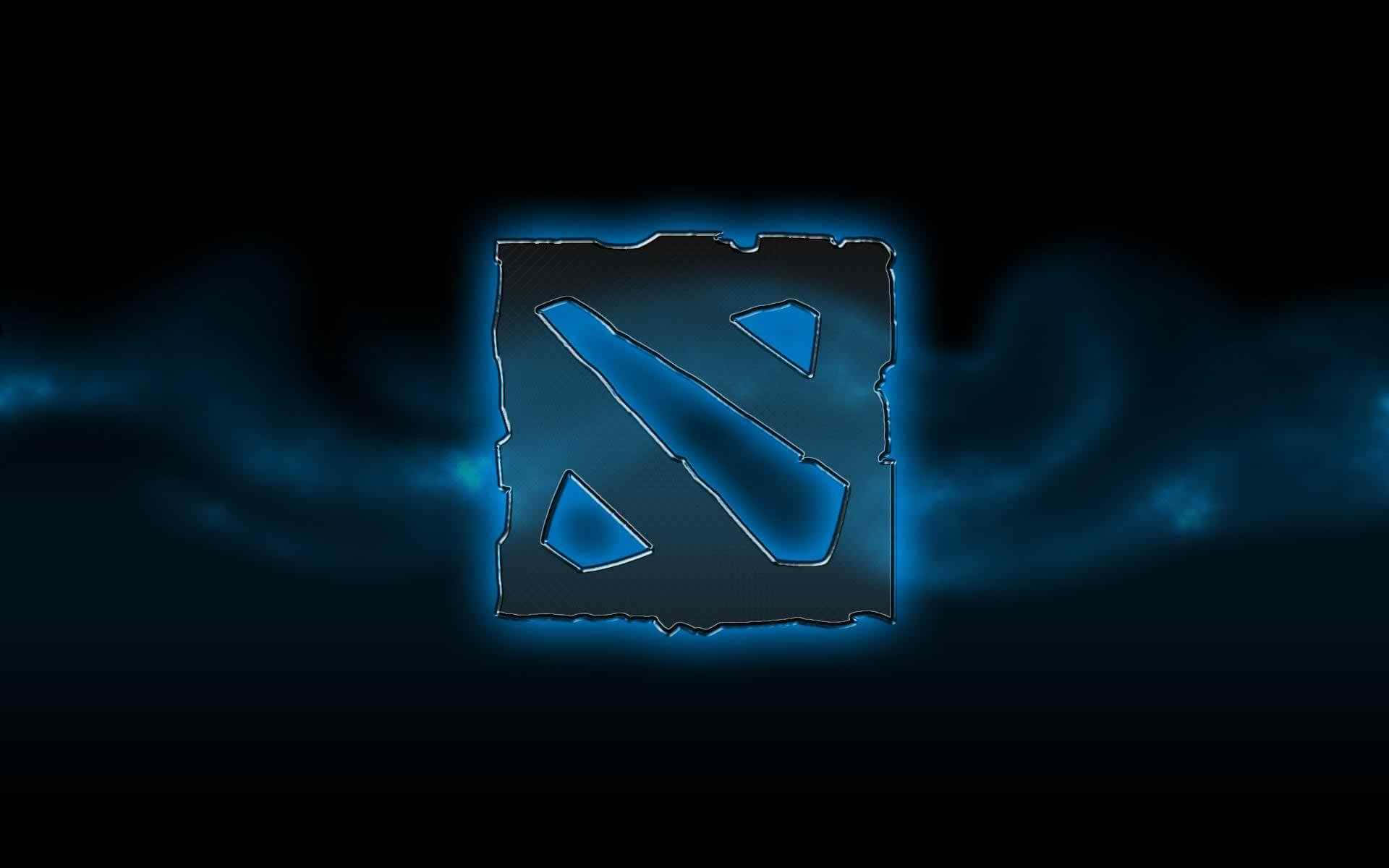 HD Dota 2 桌布 壁紙 — 一個發光的藍色Dota 2標誌，帶有鋸齒狀邊緣，在黑暗背景上脈動，伴隨著旋轉的薄霧。