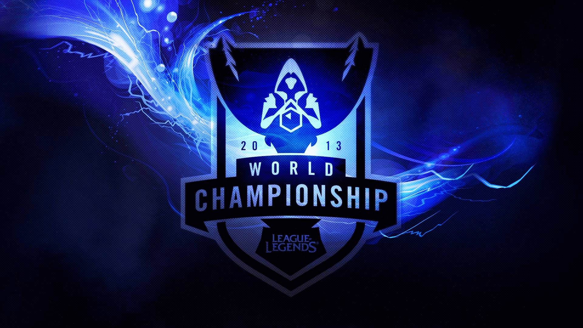 Champion 桌布 壁紙 — 一個發光的藍色League of Legends World Championship 2013標誌，被電能和粒子效果包圍，背景為深色。