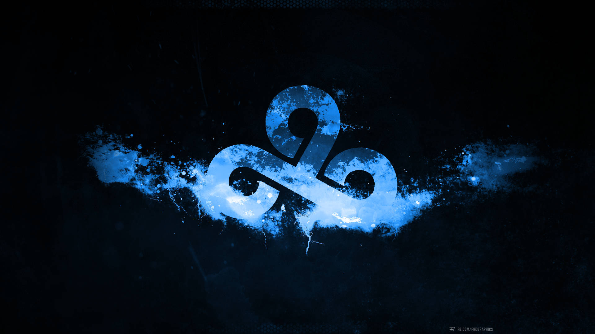 Cloud9 桌布 壁紙 — 一個發光的藍色三曲腿圖騰從帶有冰濺效果的深色紋理背景中爆發出來。