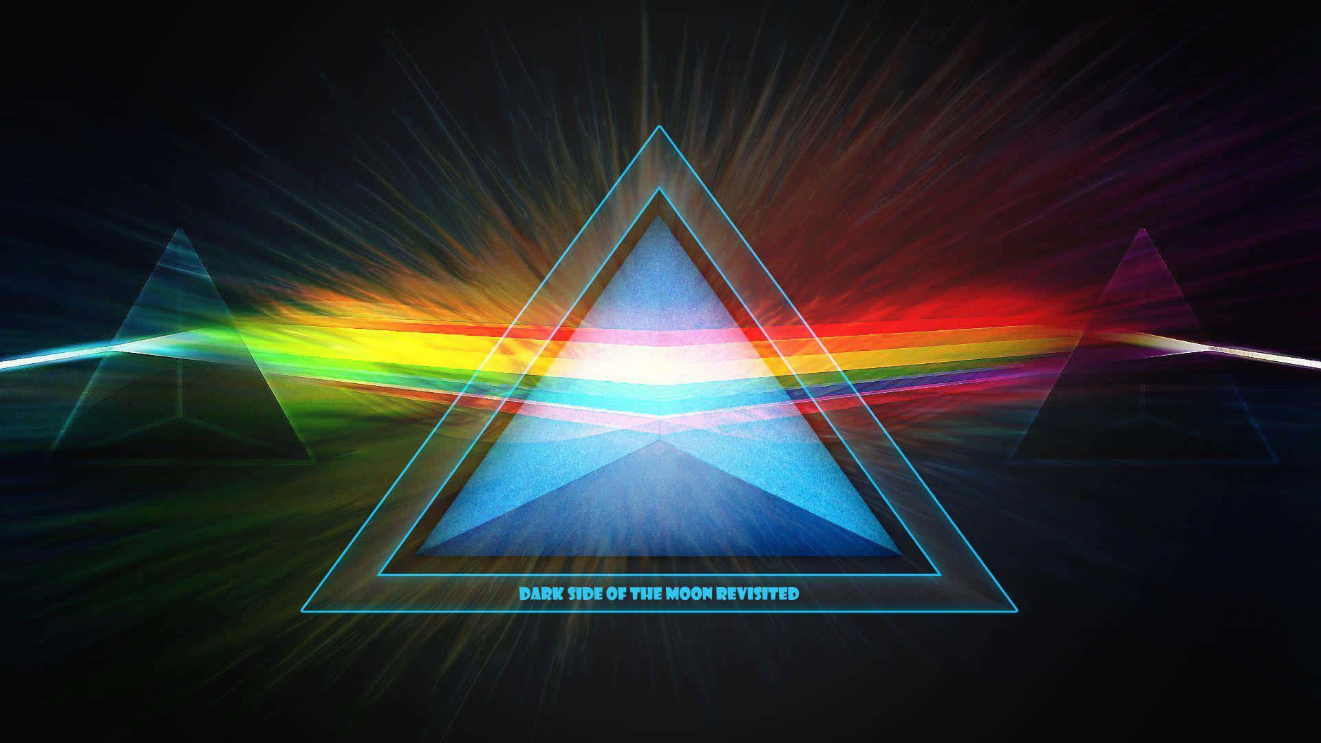 Pink Floyd 桌布 壁紙 — 一個發光的藍色三角形在黑暗的宇宙背景下折射出彩虹光，並帶有輻射光束。