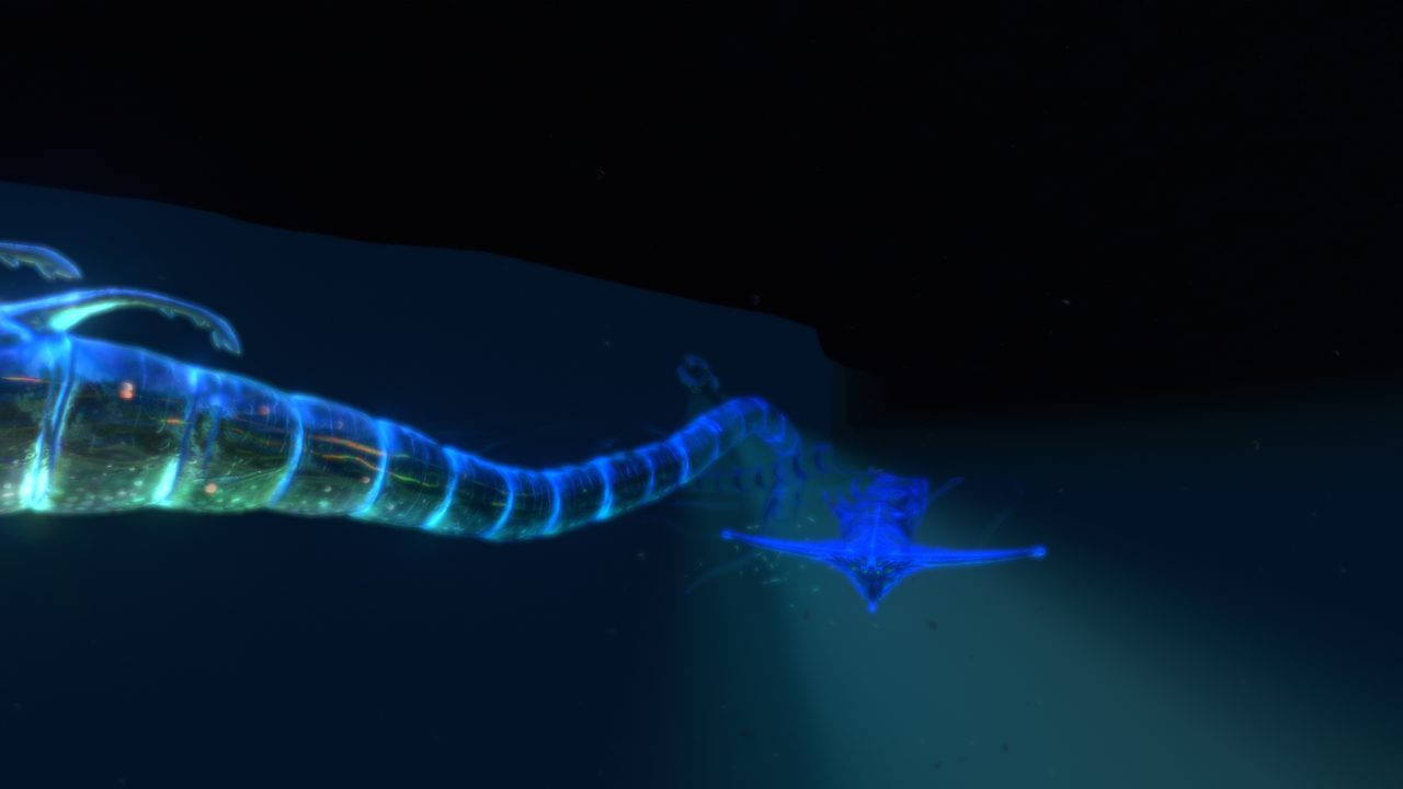 ghost leviathan 桌布 壁紙 — 一個發光的藍色分節生物和一個較小的水母狀實體在深邃黑暗的海洋水域中漂流。