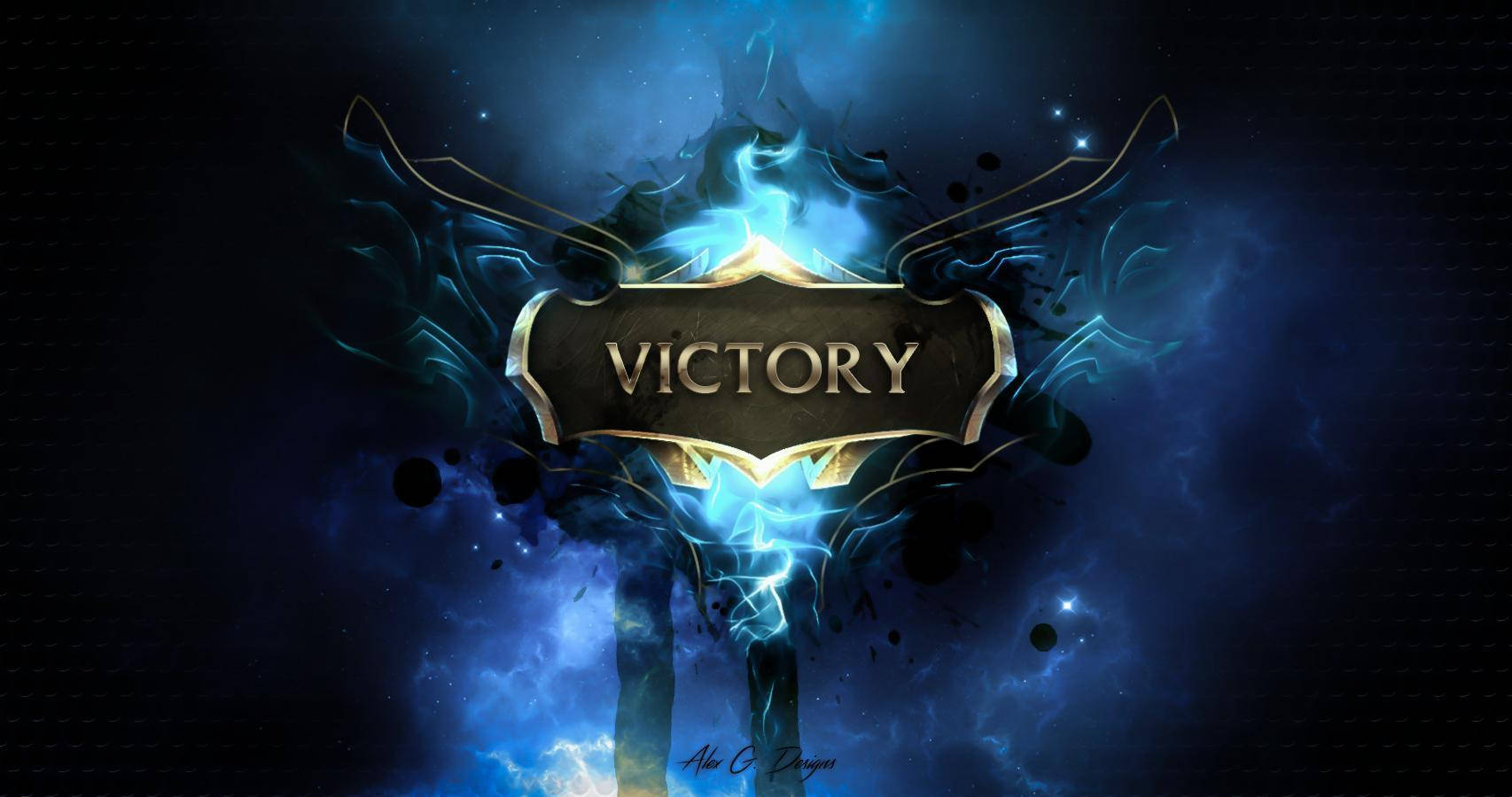 Victory 桌布 壁紙 — 一個發光的藍色和金色 'VICTORY' 徽章，帶有翅膀設計，在黑暗的宇宙背景下散發能量。