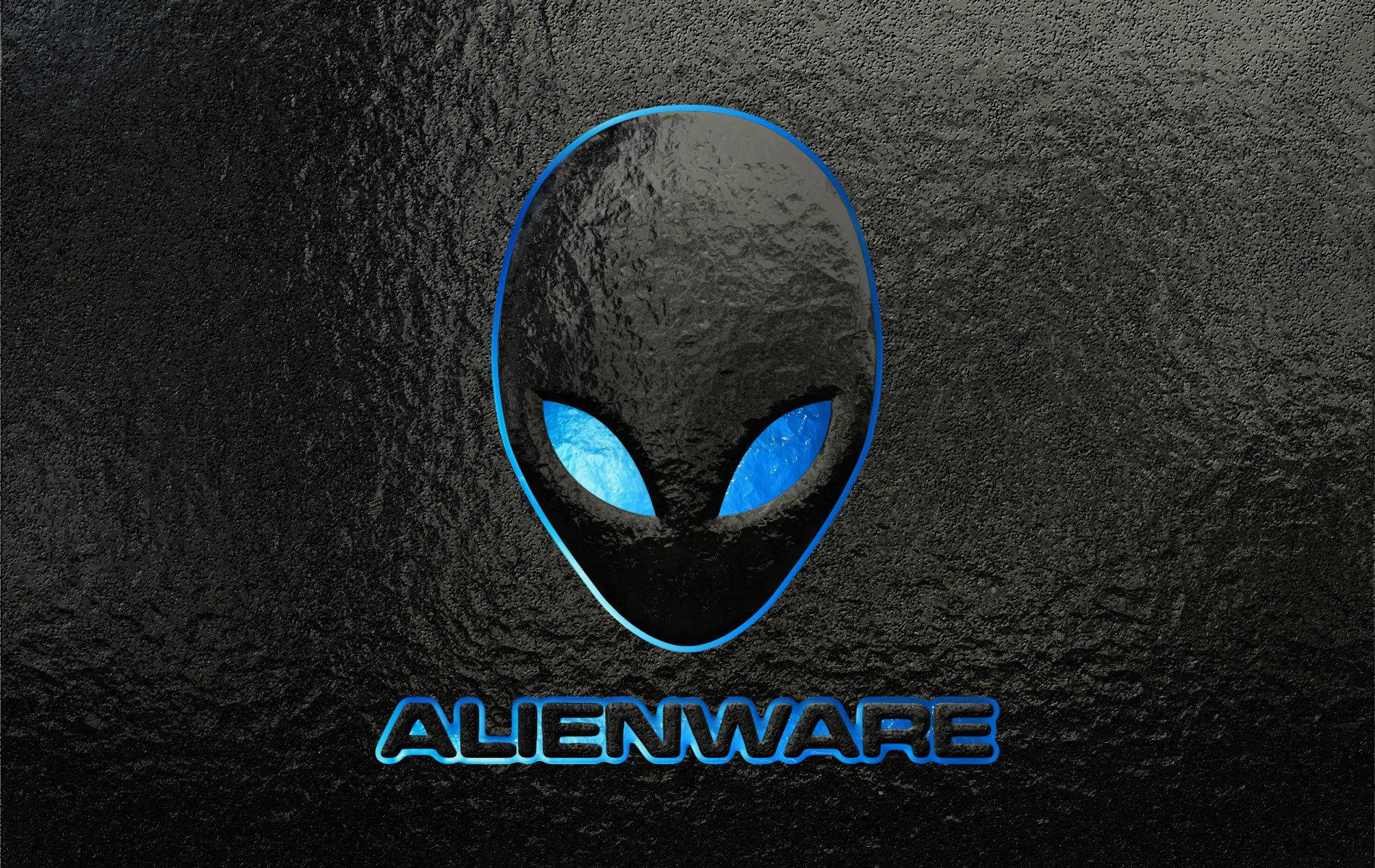 外星人 桌布 壁紙 — 一個發光的藍色外星人頭標誌，下方有alienware字樣，位於有紋理的黑色表面上。