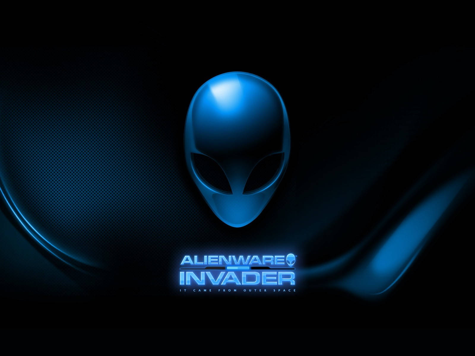 alienware default 桌布 壁紙 — 一個發光的藍色外星人頭標誌漂浮在深色紋理背景上，帶有流動的光條和文字 Alienware Invader。