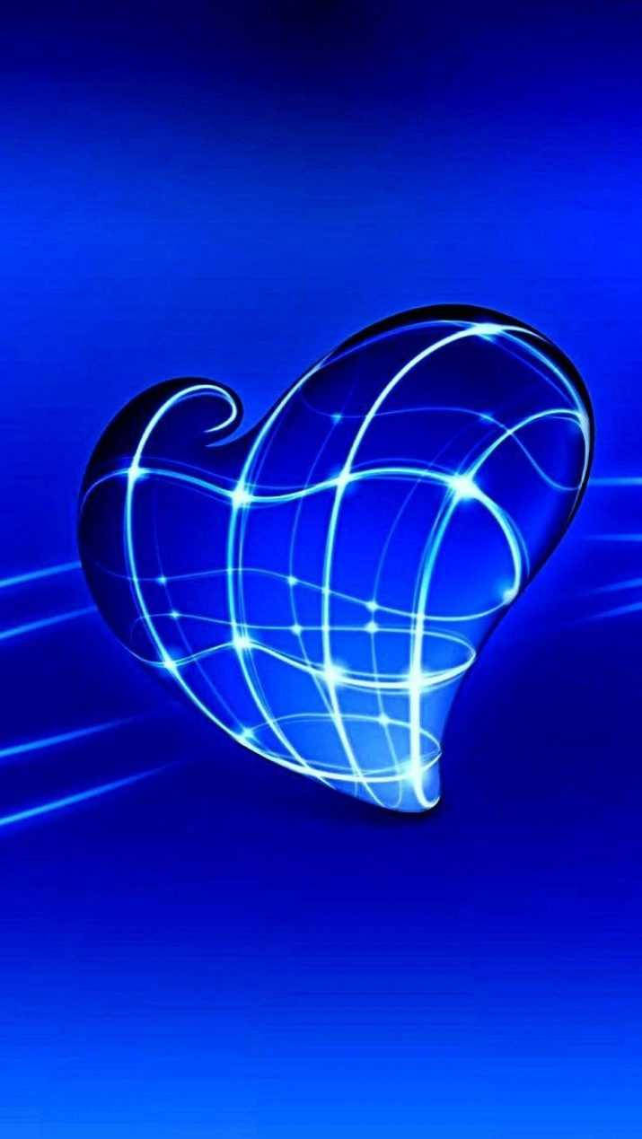 Blue Heart 桌布 壁紙 — 一個發光的藍色心形線框，帶有明亮的光跡，在深藍色漸變背景上跳動。