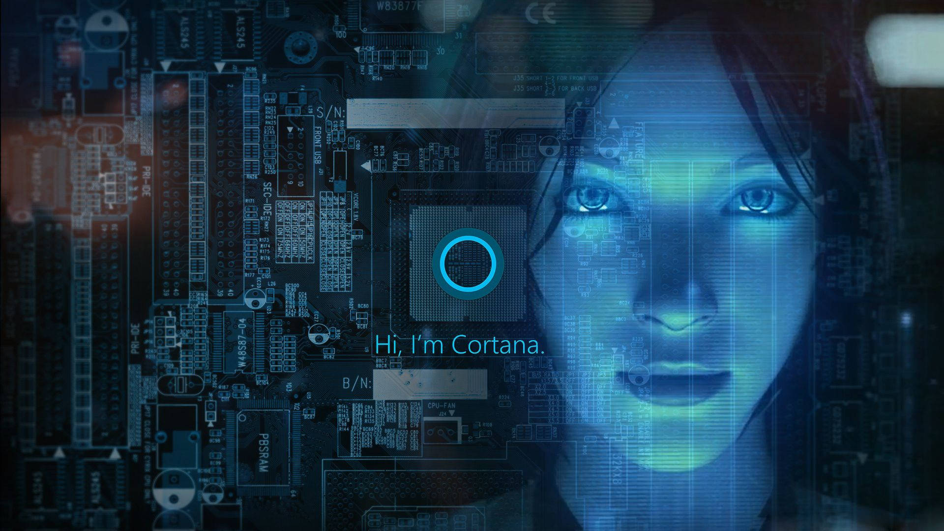 Windows 10 高畫質 桌布 壁紙 — 一個發光的藍色數位介面覆蓋在一個女人的臉上，帶有電路板圖案和文字「你好，我是 Cortana」，在一個未來科技環境中。