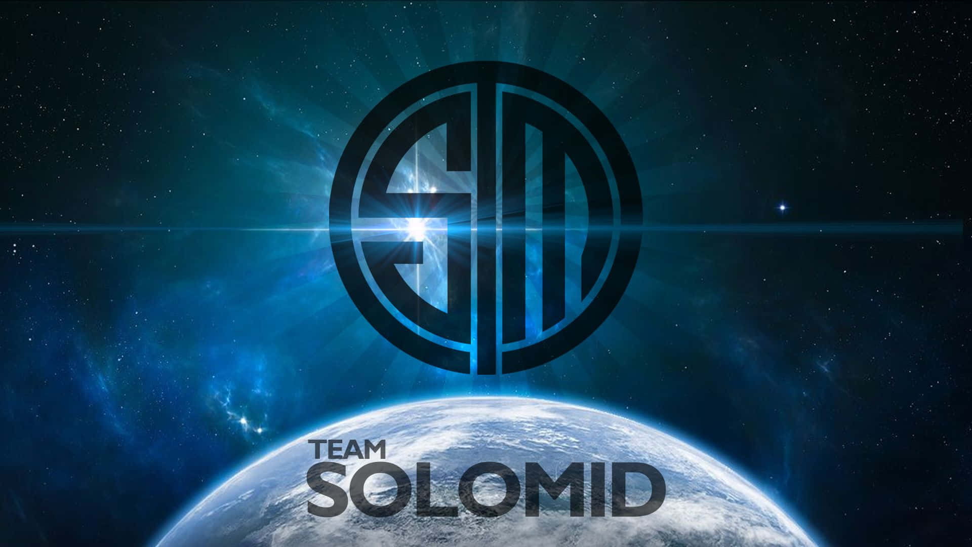 Tsm 桌布 壁紙 — 一個發光的藍色標誌漂浮在地球上方，背景是星光燦爛的宇宙，帶有鏡頭光暈效果。