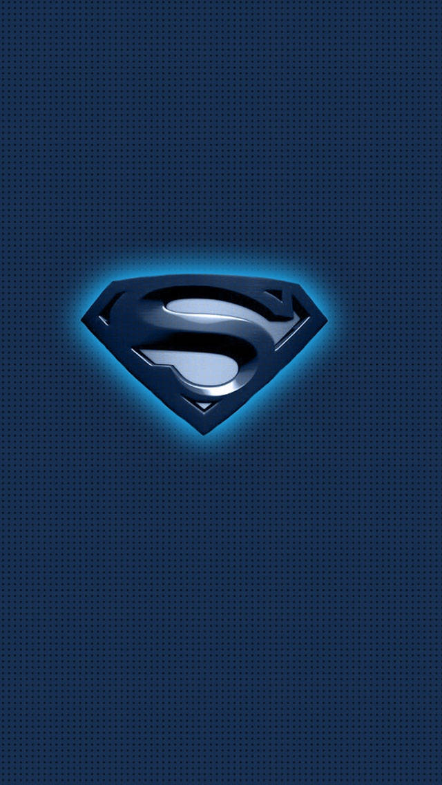 superman symbol iPhone 桌布 壁紙 — 一個發光的藍色超人標誌，位於帶有金屬光澤的深藍色穿孔背景中央。