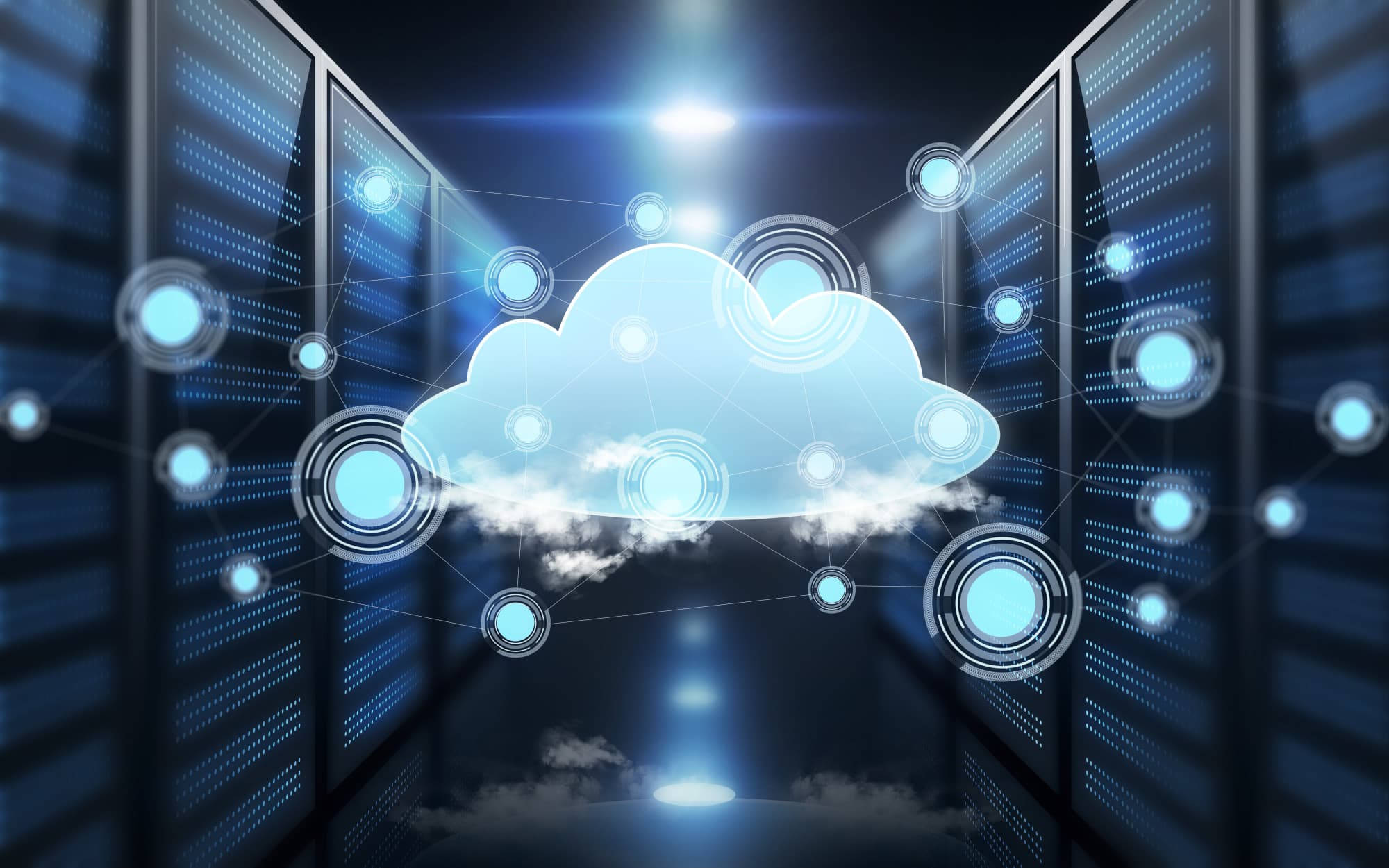 Internet 桌布 壁紙 — 一個發光的藍色雲端圖示漂浮在數據中心的伺服器機架上方，由明亮的頭頂燈光照明。