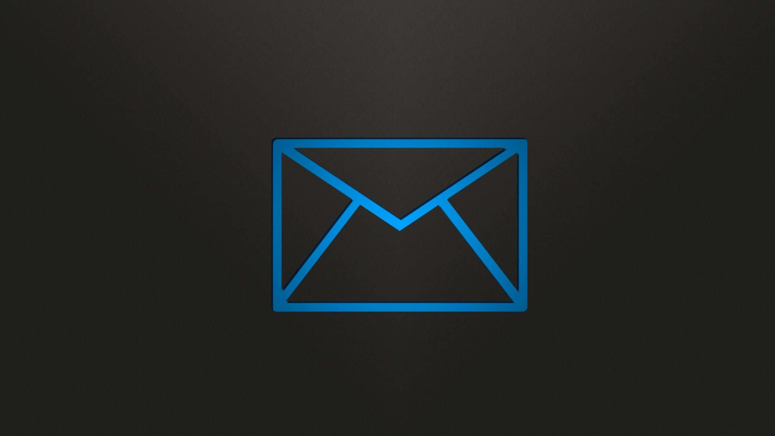 Email 桌布 壁紙 — 一個發光的藍色電子郵件圖示，以極簡風格呈現在深色漸變背景上。